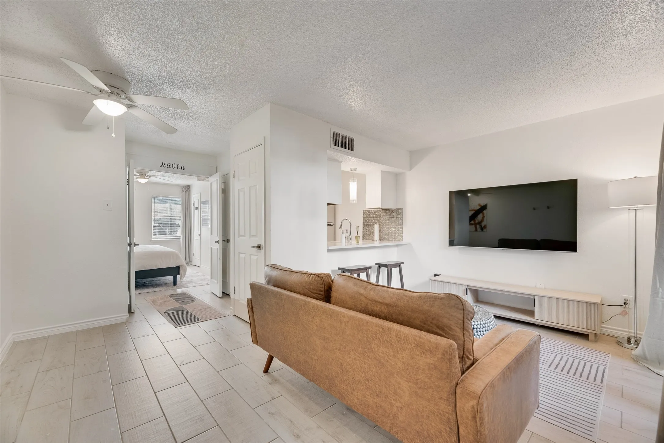 Condominium For Sale in Dallas County , 1810 N Garrett Avenue 119, Dallas, Texas 75206, 1 Bedroom, 1 Bathroom, Garage spaces, 483 Sqft, built in 1983, mls#21354906, Real Estate Agent in Dallas, Homes For Sale in Dallas county, Homes For Sale in Dallas, Realtor in Dallas Texas, Real Estate Brokerage Independent Realty Texas, Luminita Cordes Realtor