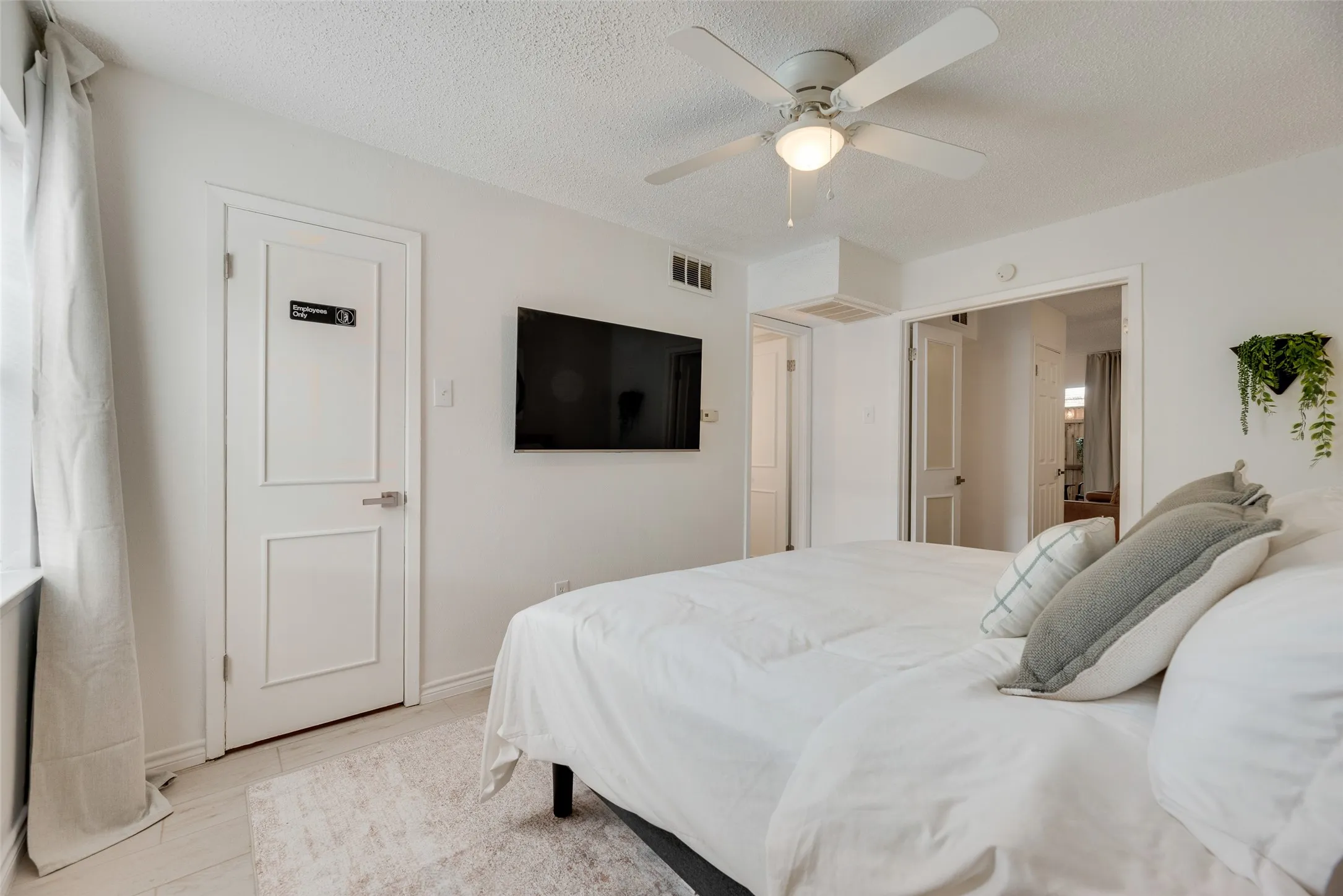 Condominium For Sale in Dallas County , 1810 N Garrett Avenue 119, Dallas, Texas 75206, 1 Bedroom, 1 Bathroom, Garage spaces, 483 Sqft, built in 1983, mls#21354906, Real Estate Agent in Dallas, Homes For Sale in Dallas county, Homes For Sale in Dallas, Realtor in Dallas Texas, Real Estate Brokerage Independent Realty Texas, Luminita Cordes Realtor