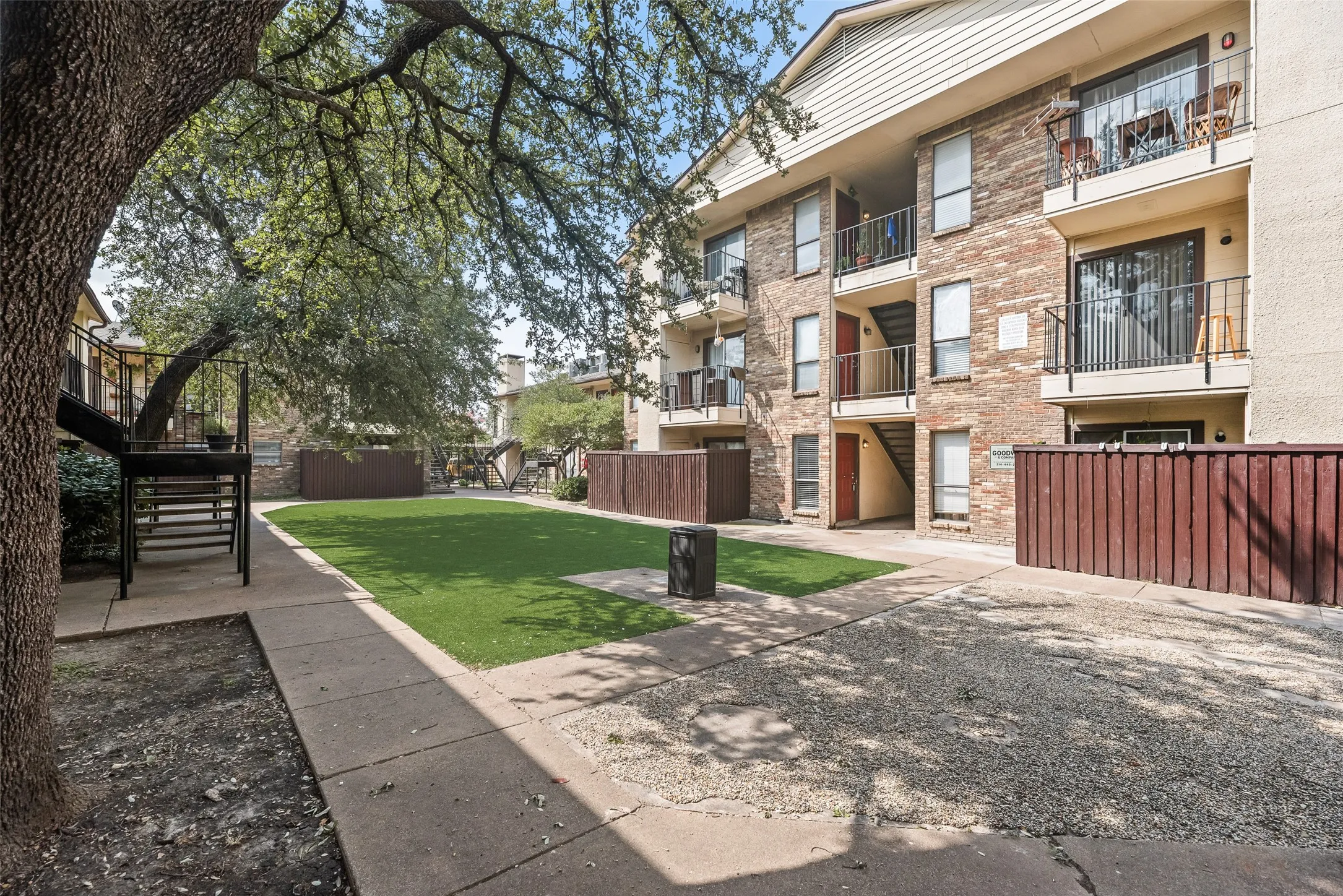 Condominium For Sale in Dallas County , 1810 N Garrett Avenue 119, Dallas, Texas 75206, 1 Bedroom, 1 Bathroom, Garage spaces, 483 Sqft, built in 1983, mls#21354906, Real Estate Agent in Dallas, Homes For Sale in Dallas county, Homes For Sale in Dallas, Realtor in Dallas Texas, Real Estate Brokerage Independent Realty Texas, Luminita Cordes Realtor
