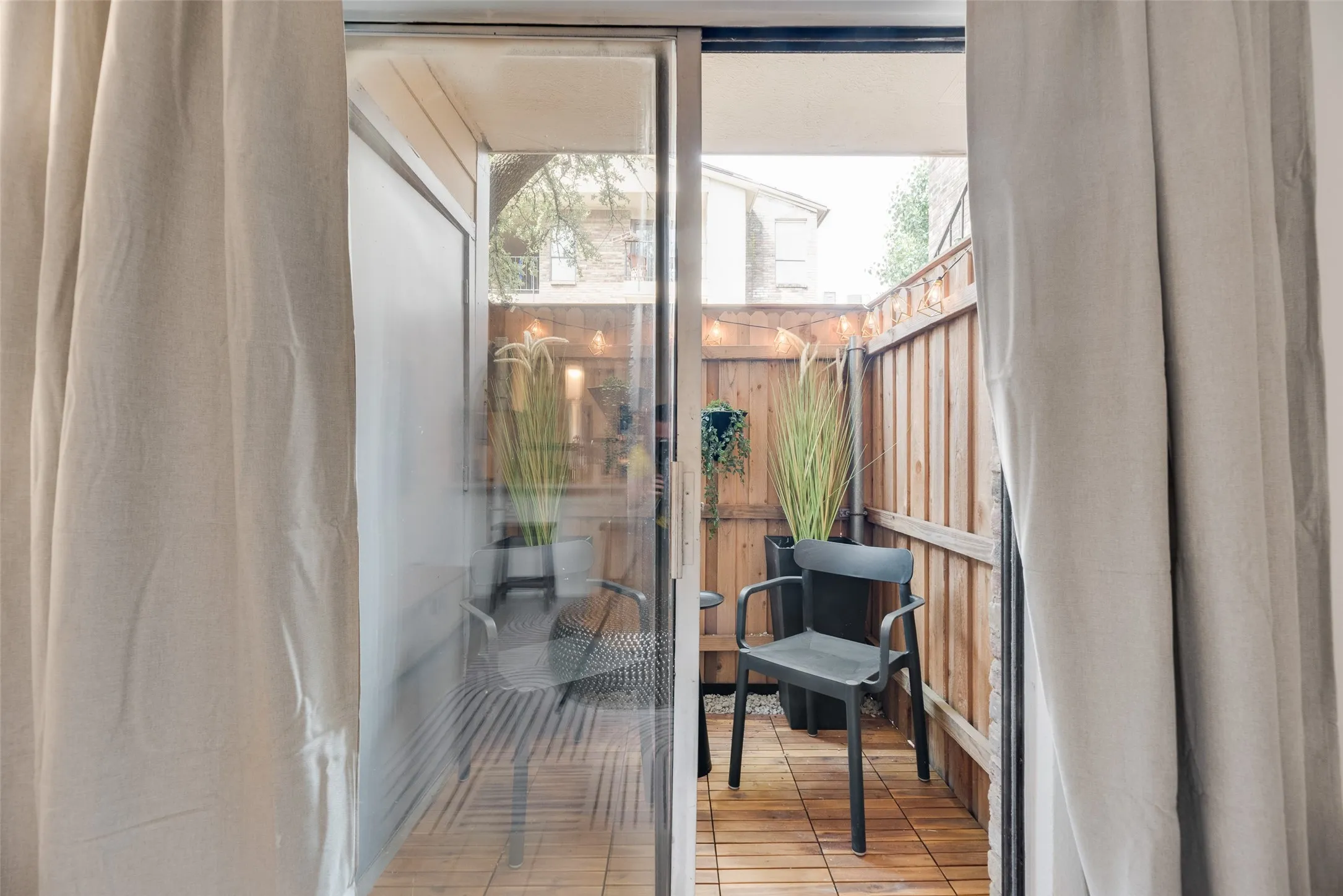 Condominium For Sale in Dallas County , 1810 N Garrett Avenue 119, Dallas, Texas 75206, 1 Bedroom, 1 Bathroom, Garage spaces, 483 Sqft, built in 1983, mls#21354906, Real Estate Agent in Dallas, Homes For Sale in Dallas county, Homes For Sale in Dallas, Realtor in Dallas Texas, Real Estate Brokerage Independent Realty Texas, Luminita Cordes Realtor