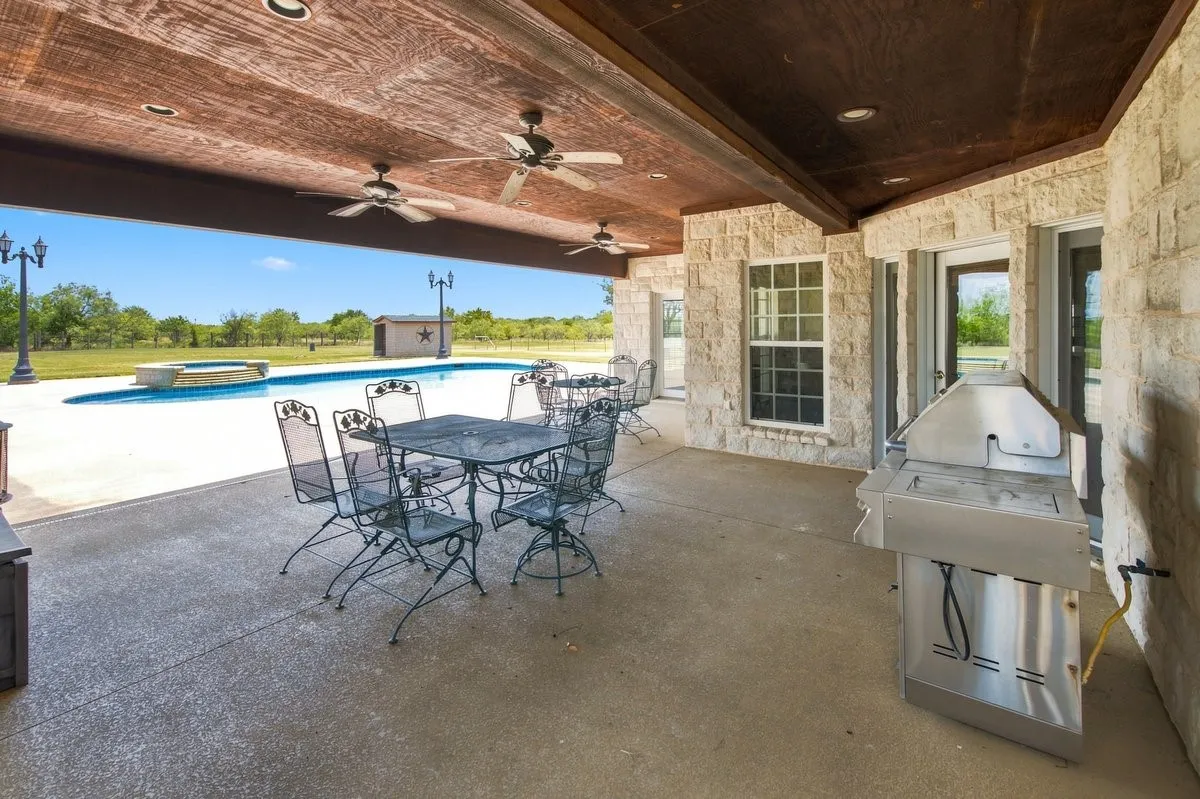 Single Family Residence For Sale in Hill County , 588 Hcr 1231, Whitney, Texas 76692, 4 Bedroom, 4 Bathroom, 3 Garage spaces, 3,750 Sqft, built in 2005, mls#21355041, Real Estate Agent in Whitney, Homes For Sale in Hill county, Homes For Sale in Whitney, Realtor in Whitney Texas, Real Estate Brokerage Independent Realty Texas, Luminita Cordes Realtor