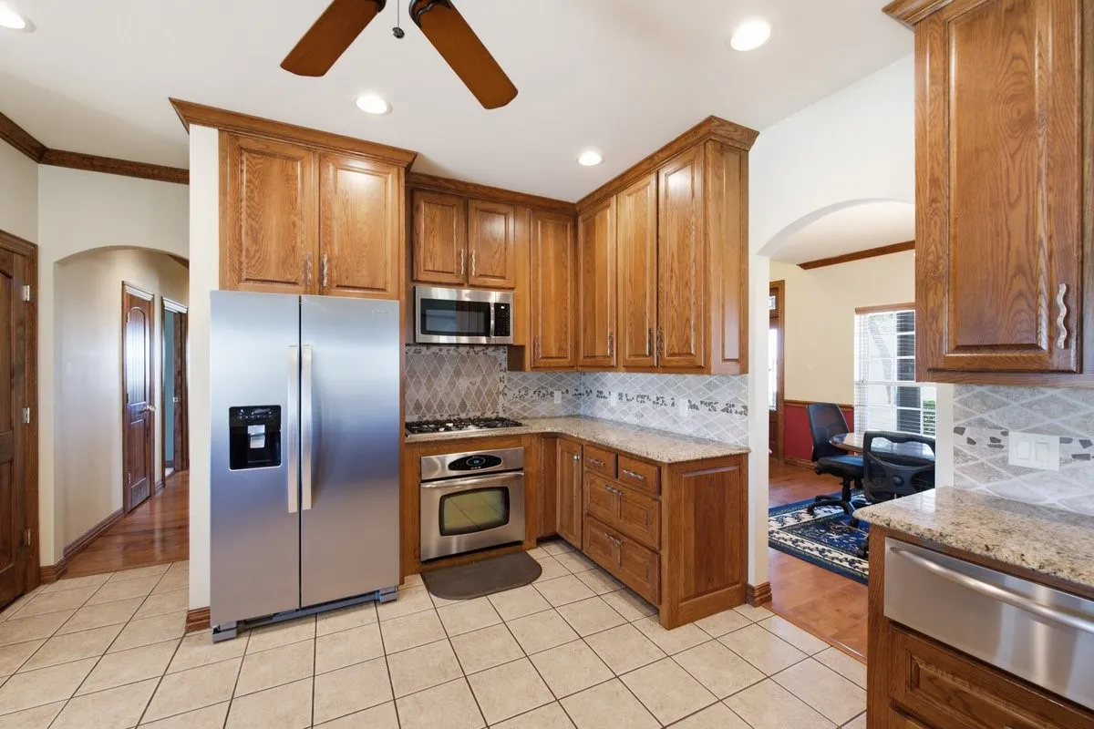 Single Family Residence For Sale in Hill County , 588 Hcr 1231, Whitney, Texas 76692, 4 Bedroom, 4 Bathroom, 3 Garage spaces, 3,750 Sqft, built in 2005, mls#21355041, Real Estate Agent in Whitney, Homes For Sale in Hill county, Homes For Sale in Whitney, Realtor in Whitney Texas, Real Estate Brokerage Independent Realty Texas, Luminita Cordes Realtor