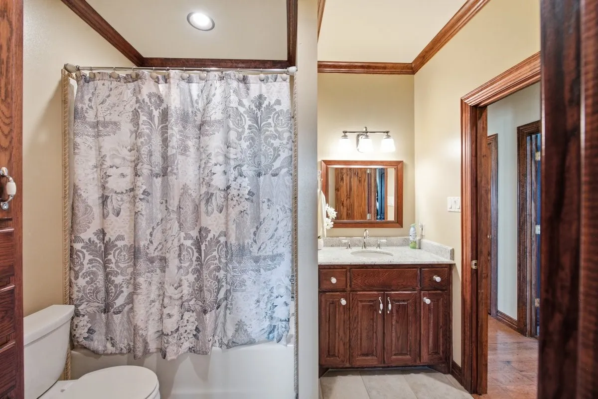 Single Family Residence For Sale in Hill County , 588 Hcr 1231, Whitney, Texas 76692, 4 Bedroom, 4 Bathroom, 3 Garage spaces, 3,750 Sqft, built in 2005, mls#21355041, Real Estate Agent in Whitney, Homes For Sale in Hill county, Homes For Sale in Whitney, Realtor in Whitney Texas, Real Estate Brokerage Independent Realty Texas, Luminita Cordes Realtor