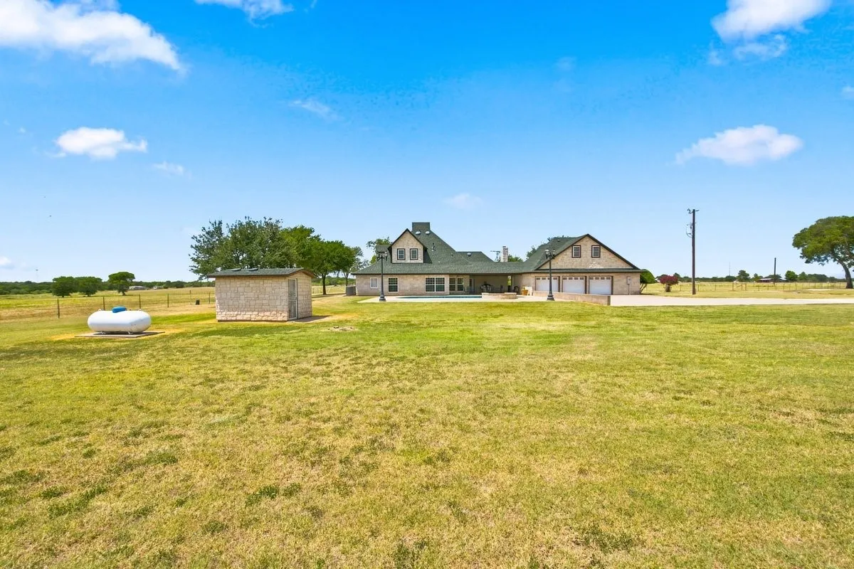 Single Family Residence For Sale in Hill County , 588 Hcr 1231, Whitney, Texas 76692, 4 Bedroom, 4 Bathroom, 3 Garage spaces, 3,750 Sqft, built in 2005, mls#21355041, Real Estate Agent in Whitney, Homes For Sale in Hill county, Homes For Sale in Whitney, Realtor in Whitney Texas, Real Estate Brokerage Independent Realty Texas, Luminita Cordes Realtor