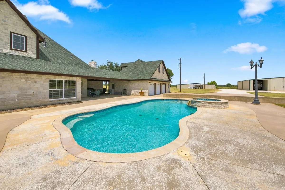 Single Family Residence For Sale in Hill County , 588 Hcr 1231, Whitney, Texas 76692, 4 Bedroom, 4 Bathroom, 3 Garage spaces, 3,750 Sqft, built in 2005, mls#21355041, Real Estate Agent in Whitney, Homes For Sale in Hill county, Homes For Sale in Whitney, Realtor in Whitney Texas, Real Estate Brokerage Independent Realty Texas, Luminita Cordes Realtor