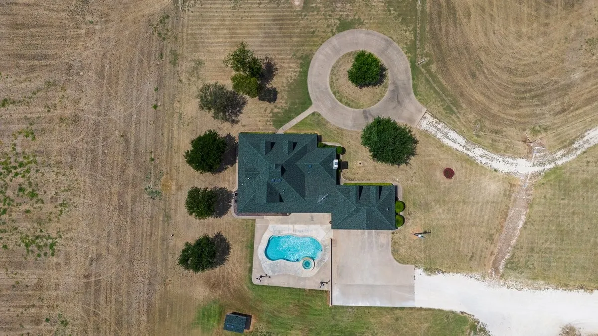 Single Family Residence For Sale in Hill County , 588 Hcr 1231, Whitney, Texas 76692, 4 Bedroom, 4 Bathroom, 3 Garage spaces, 3,750 Sqft, built in 2005, mls#21355041, Real Estate Agent in Whitney, Homes For Sale in Hill county, Homes For Sale in Whitney, Realtor in Whitney Texas, Real Estate Brokerage Independent Realty Texas, Luminita Cordes Realtor