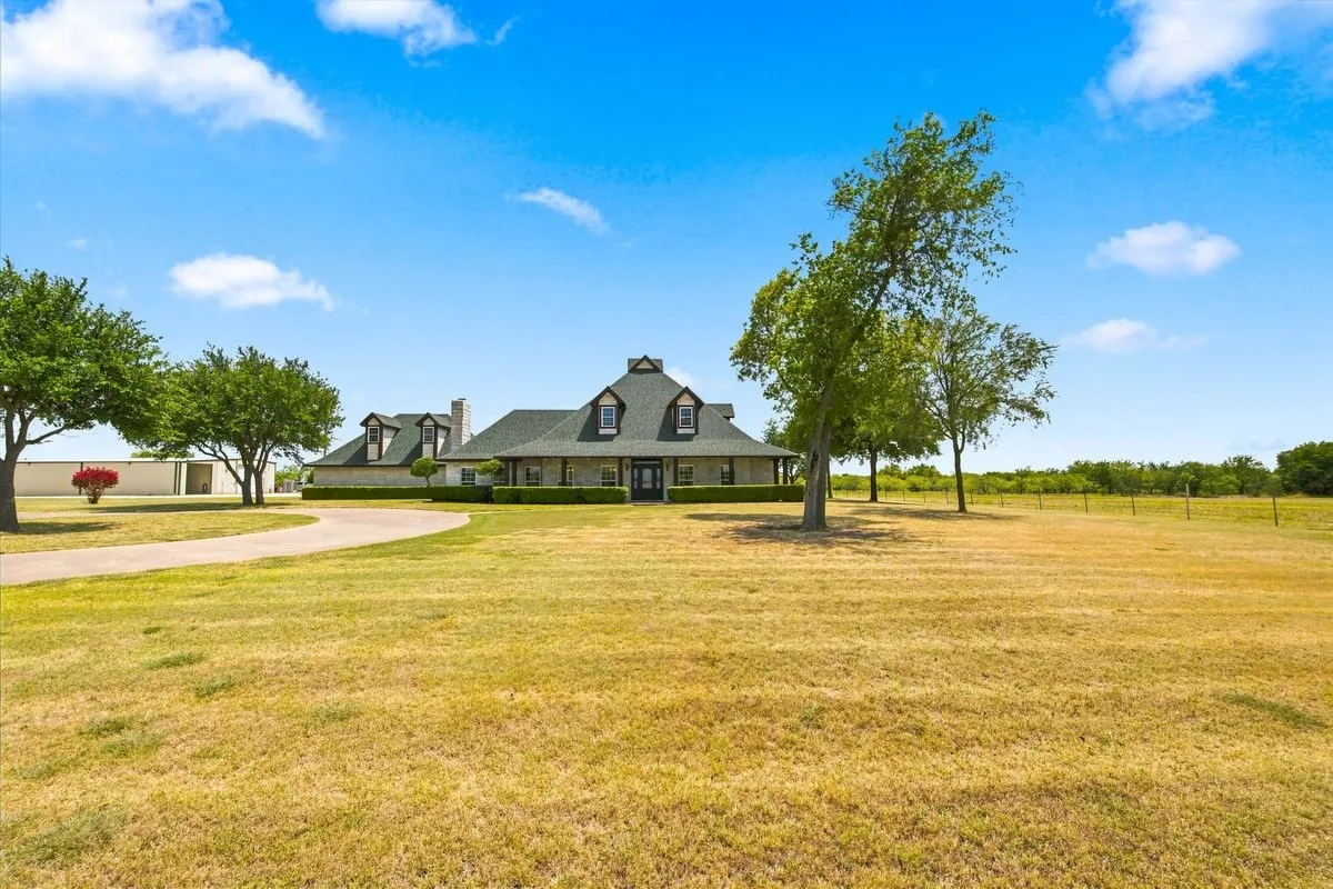 Single Family Residence For Sale in Hill County , 588 Hcr 1231, Whitney, Texas 76692, 4 Bedroom, 4 Bathroom, 3 Garage spaces, 3,750 Sqft, built in 2005, mls#21355041, Real Estate Agent in Whitney, Homes For Sale in Hill county, Homes For Sale in Whitney, Realtor in Whitney Texas, Real Estate Brokerage Independent Realty Texas, Luminita Cordes Realtor