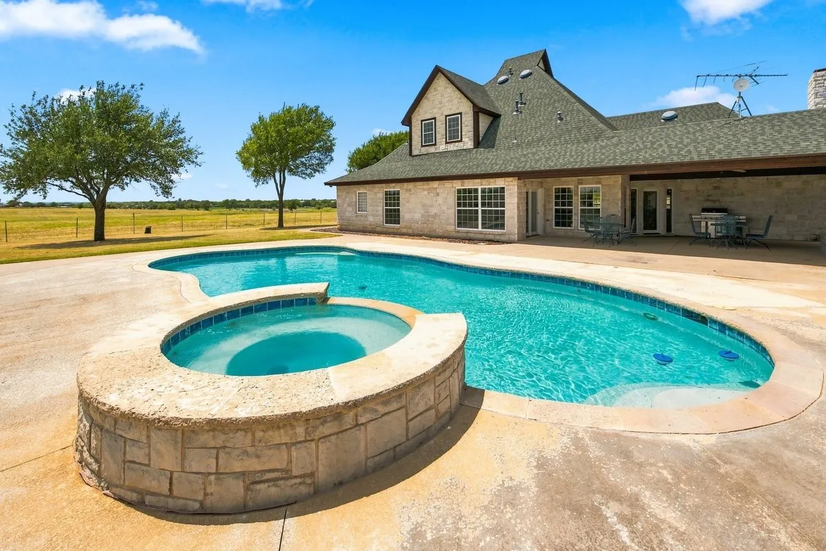 Single Family Residence For Sale in Hill County , 588 Hcr 1231, Whitney, Texas 76692, 4 Bedroom, 4 Bathroom, 3 Garage spaces, 3,750 Sqft, built in 2005, mls#21355041, Real Estate Agent in Whitney, Homes For Sale in Hill county, Homes For Sale in Whitney, Realtor in Whitney Texas, Real Estate Brokerage Independent Realty Texas, Luminita Cordes Realtor