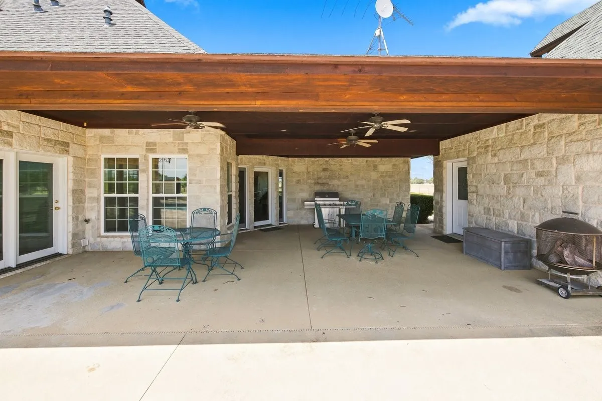 Single Family Residence For Sale in Hill County , 588 Hcr 1231, Whitney, Texas 76692, 4 Bedroom, 4 Bathroom, 3 Garage spaces, 3,750 Sqft, built in 2005, mls#21355041, Real Estate Agent in Whitney, Homes For Sale in Hill county, Homes For Sale in Whitney, Realtor in Whitney Texas, Real Estate Brokerage Independent Realty Texas, Luminita Cordes Realtor