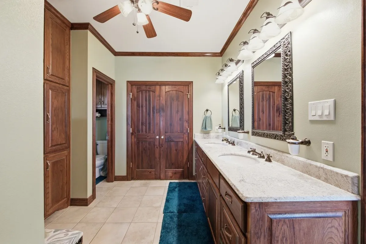 Single Family Residence For Sale in Hill County , 588 Hcr 1231, Whitney, Texas 76692, 4 Bedroom, 4 Bathroom, 3 Garage spaces, 3,750 Sqft, built in 2005, mls#21355041, Real Estate Agent in Whitney, Homes For Sale in Hill county, Homes For Sale in Whitney, Realtor in Whitney Texas, Real Estate Brokerage Independent Realty Texas, Luminita Cordes Realtor