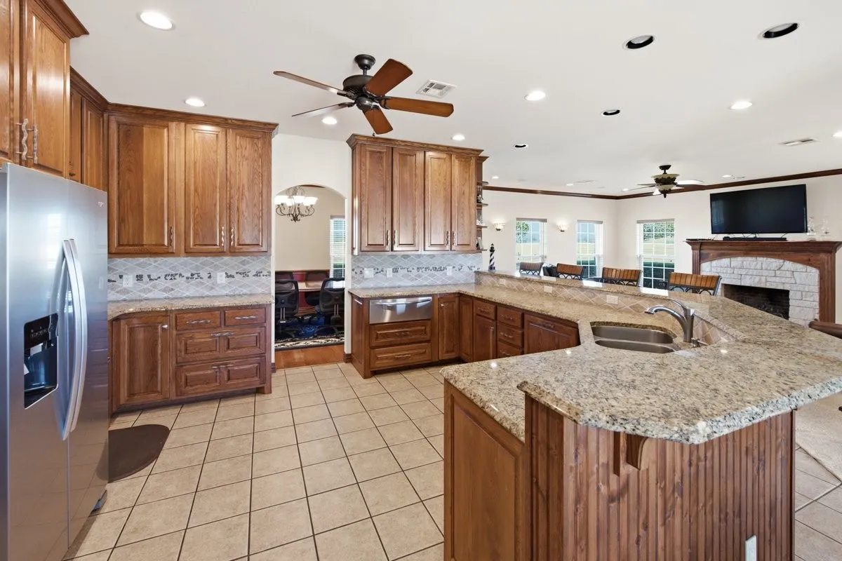 Single Family Residence For Sale in Hill County , 588 Hcr 1231, Whitney, Texas 76692, 4 Bedroom, 4 Bathroom, 3 Garage spaces, 3,750 Sqft, built in 2005, mls#21355041, Real Estate Agent in Whitney, Homes For Sale in Hill county, Homes For Sale in Whitney, Realtor in Whitney Texas, Real Estate Brokerage Independent Realty Texas, Luminita Cordes Realtor