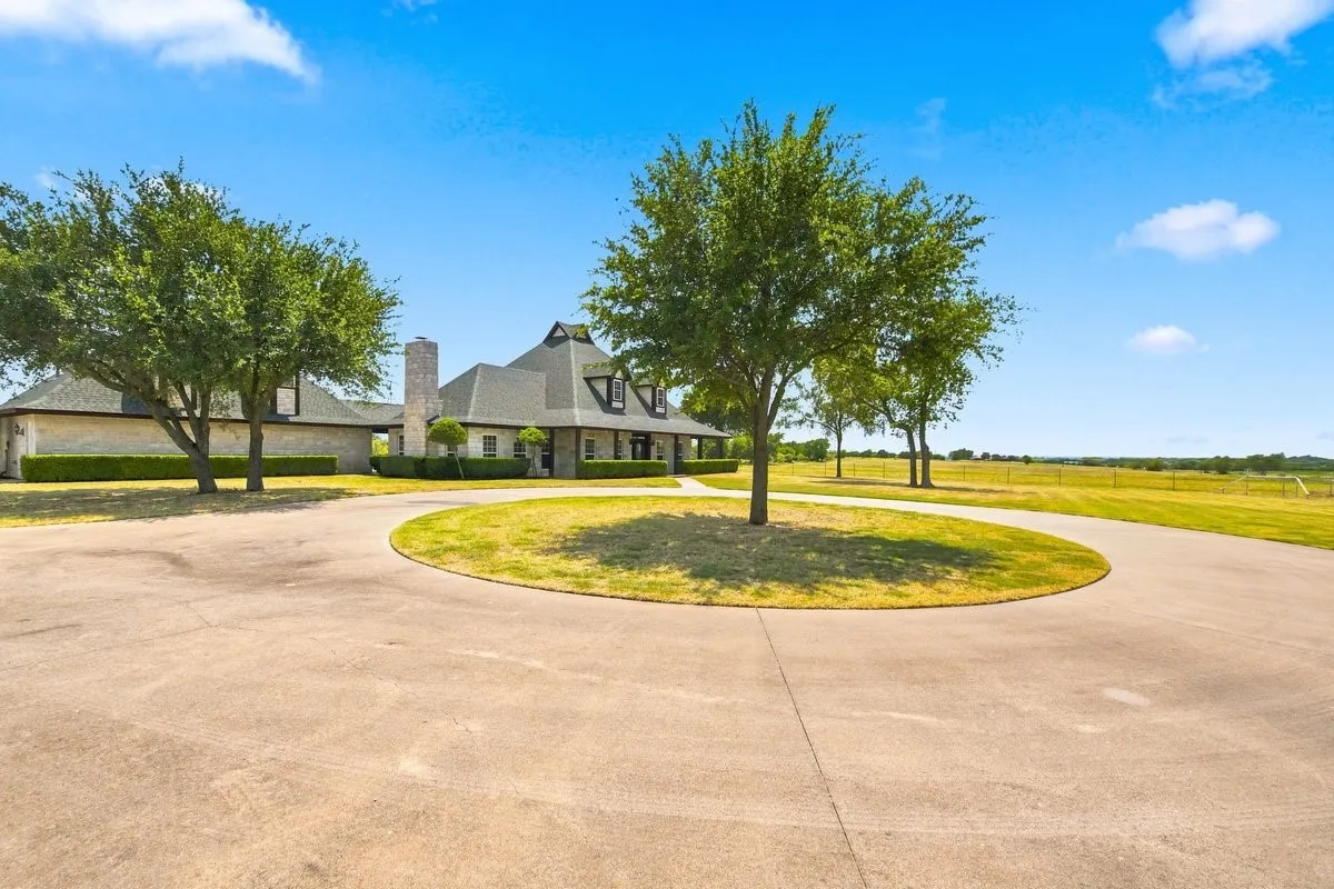 Single Family Residence For Sale in Hill County , 588 Hcr 1231, Whitney, Texas 76692, 4 Bedroom, 4 Bathroom, 3 Garage spaces, 3,750 Sqft, built in 2005, mls#21355041, Real Estate Agent in Whitney, Homes For Sale in Hill county, Homes For Sale in Whitney, Realtor in Whitney Texas, Real Estate Brokerage Independent Realty Texas, Luminita Cordes Realtor