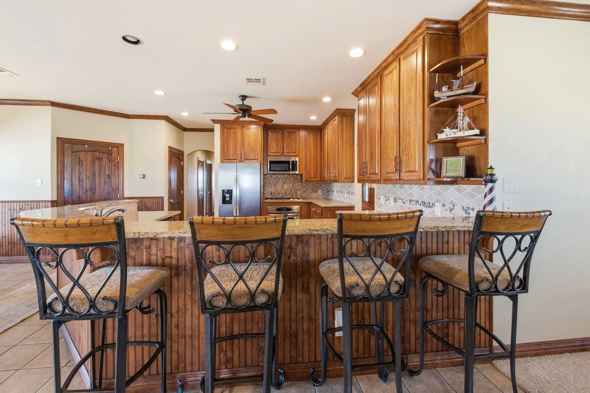 Single Family Residence For Sale in Hill County , 588 Hcr 1231, Whitney, Texas 76692, 4 Bedroom, 4 Bathroom, 3 Garage spaces, 3,750 Sqft, built in 2005, mls#21355041, Real Estate Agent in Whitney, Homes For Sale in Hill county, Homes For Sale in Whitney, Realtor in Whitney Texas, Real Estate Brokerage Independent Realty Texas, Luminita Cordes Realtor