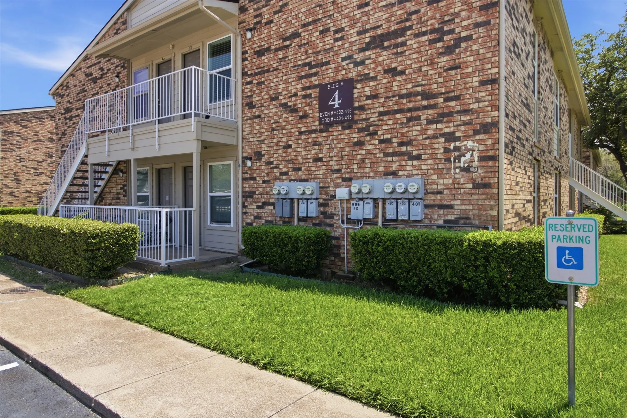 Condominium For Sale in Dallas County , 2200 E Trinity Mills Road 402, Carrollton, Texas 75006, 2 Bedroom, 1 Bathroom, Garage spaces, 797 Sqft, built in 1980, mls#21356063, Real Estate Agent in Carrollton, Homes For Sale in Dallas county, Homes For Sale in Carrollton, Realtor in Carrollton Texas, Real Estate Brokerage Independent Realty Texas, Luminita Cordes Realtor