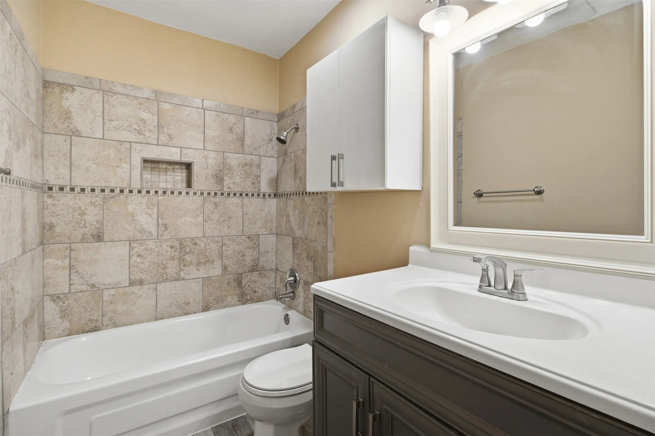 Condominium For Sale in Dallas County , 2200 E Trinity Mills Road 402, Carrollton, Texas 75006, 2 Bedroom, 1 Bathroom, Garage spaces, 797 Sqft, built in 1980, mls#21356063, Real Estate Agent in Carrollton, Homes For Sale in Dallas county, Homes For Sale in Carrollton, Realtor in Carrollton Texas, Real Estate Brokerage Independent Realty Texas, Luminita Cordes Realtor