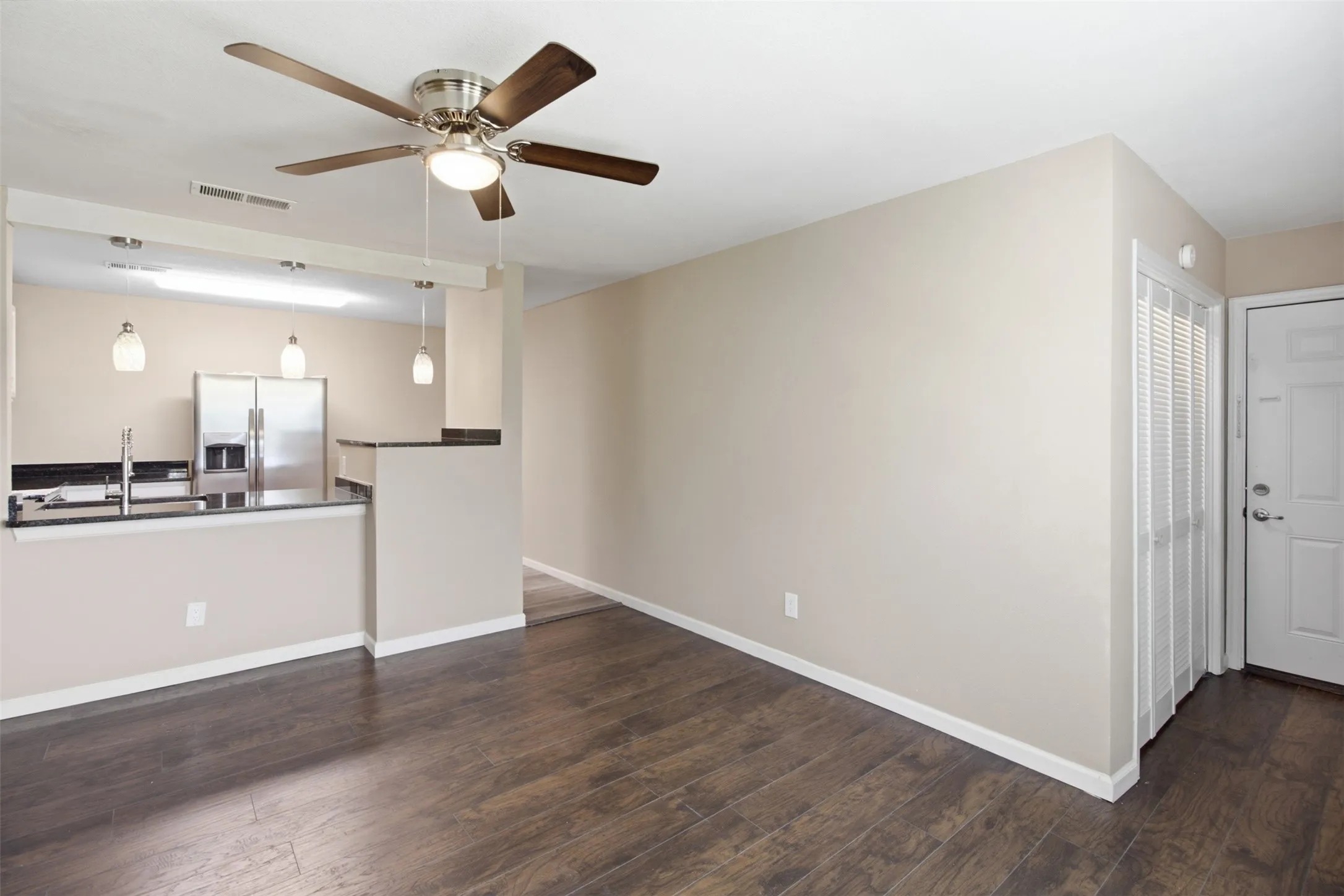 Condominium For Sale in Dallas County , 2200 E Trinity Mills Road 402, Carrollton, Texas 75006, 2 Bedroom, 1 Bathroom, Garage spaces, 797 Sqft, built in 1980, mls#21356063, Real Estate Agent in Carrollton, Homes For Sale in Dallas county, Homes For Sale in Carrollton, Realtor in Carrollton Texas, Real Estate Brokerage Independent Realty Texas, Luminita Cordes Realtor