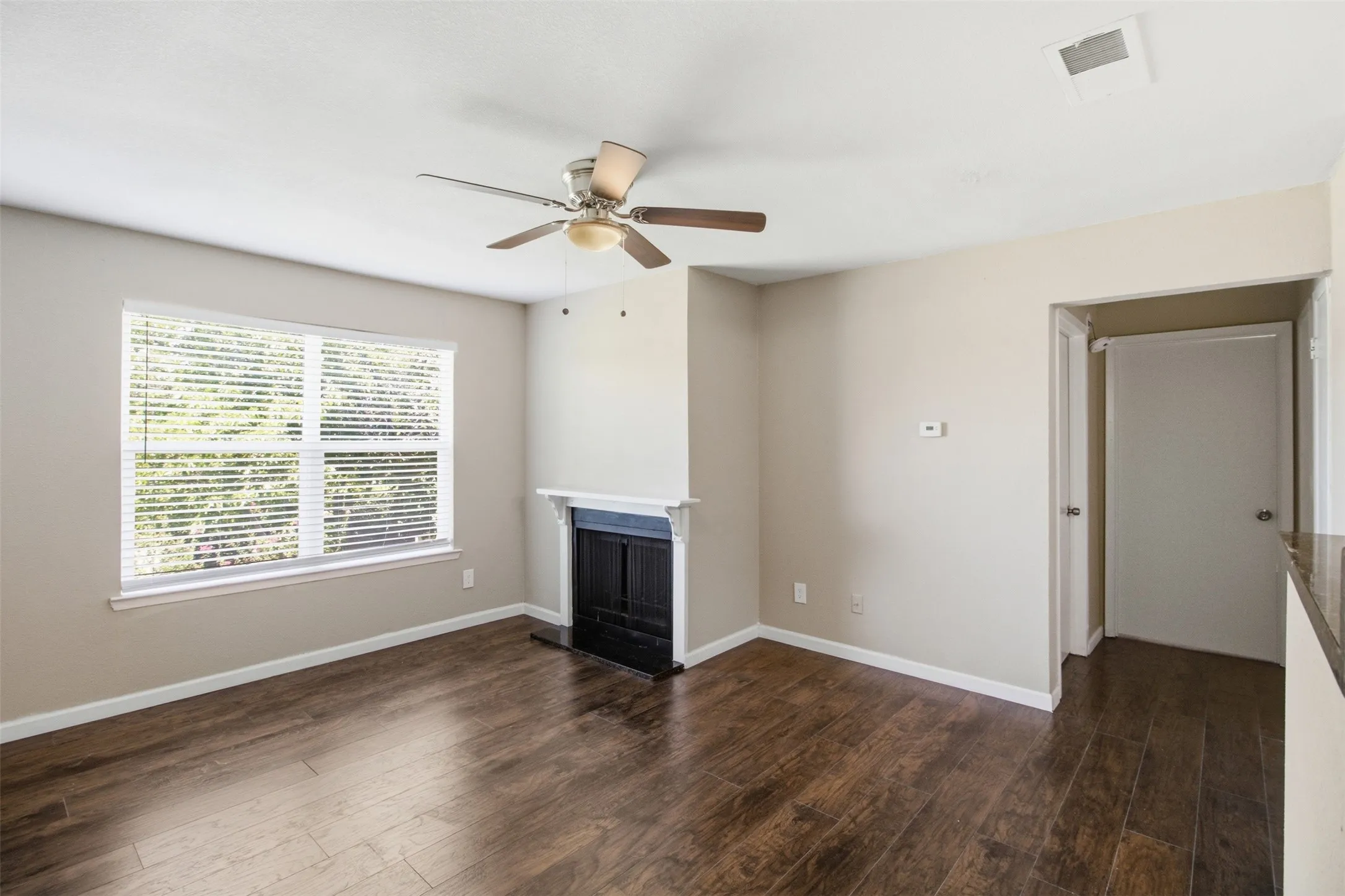 Condominium For Sale in Dallas County , 2200 E Trinity Mills Road 402, Carrollton, Texas 75006, 2 Bedroom, 1 Bathroom, Garage spaces, 797 Sqft, built in 1980, mls#21356063, Real Estate Agent in Carrollton, Homes For Sale in Dallas county, Homes For Sale in Carrollton, Realtor in Carrollton Texas, Real Estate Brokerage Independent Realty Texas, Luminita Cordes Realtor