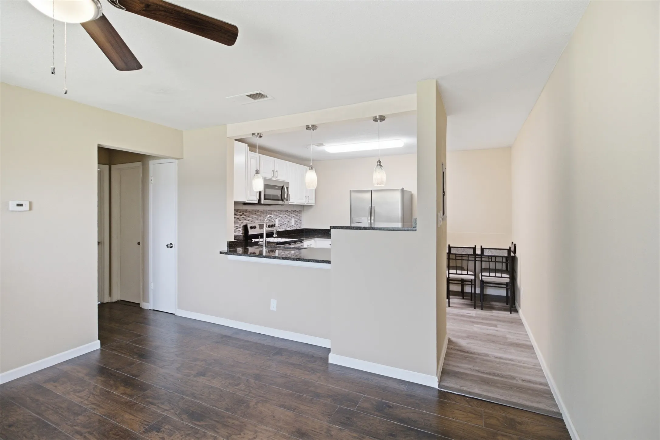 Condominium For Sale in Dallas County , 2200 E Trinity Mills Road 402, Carrollton, Texas 75006, 2 Bedroom, 1 Bathroom, Garage spaces, 797 Sqft, built in 1980, mls#21356063, Real Estate Agent in Carrollton, Homes For Sale in Dallas county, Homes For Sale in Carrollton, Realtor in Carrollton Texas, Real Estate Brokerage Independent Realty Texas, Luminita Cordes Realtor