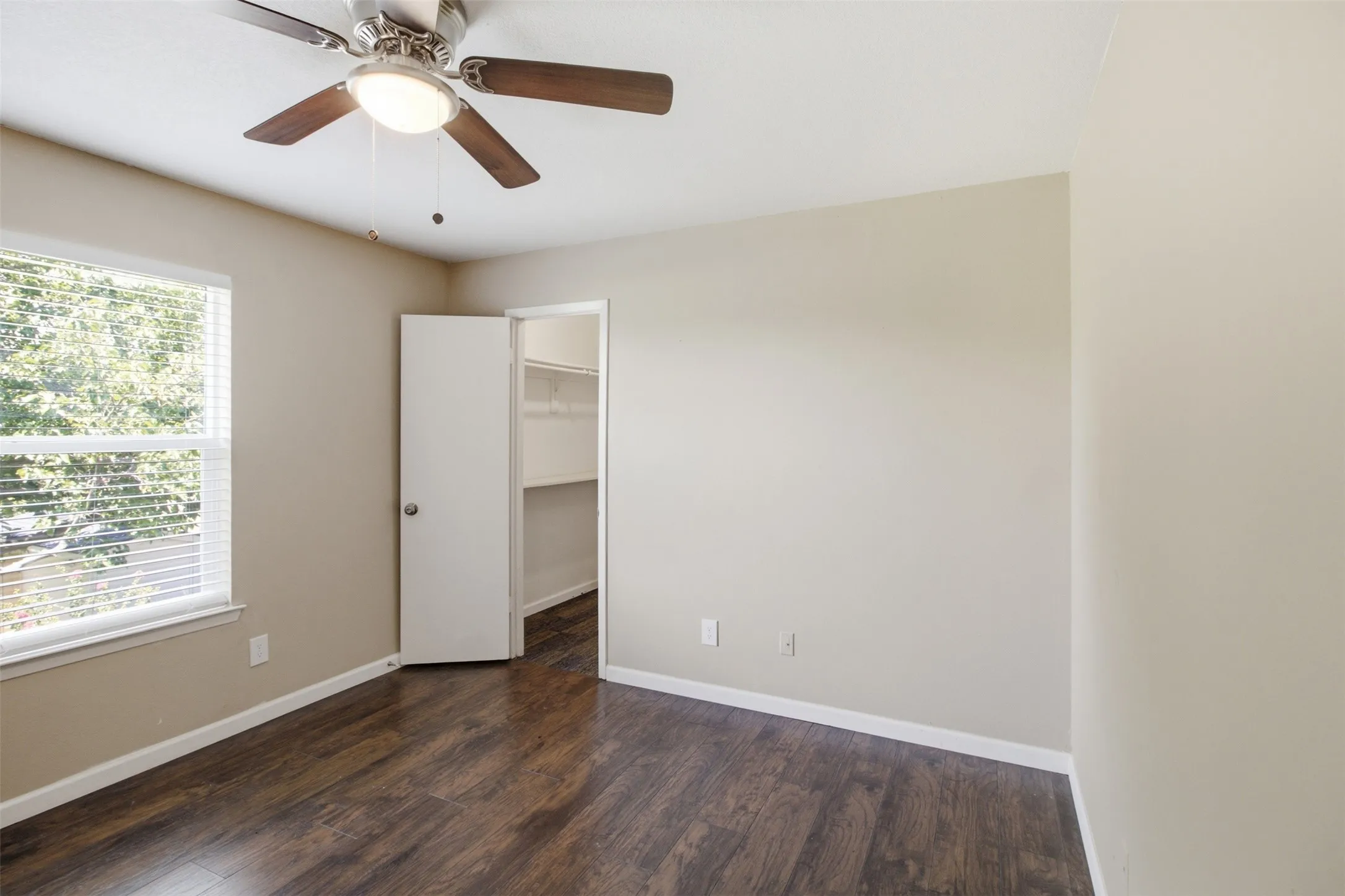 Condominium For Sale in Dallas County , 2200 E Trinity Mills Road 402, Carrollton, Texas 75006, 2 Bedroom, 1 Bathroom, Garage spaces, 797 Sqft, built in 1980, mls#21356063, Real Estate Agent in Carrollton, Homes For Sale in Dallas county, Homes For Sale in Carrollton, Realtor in Carrollton Texas, Real Estate Brokerage Independent Realty Texas, Luminita Cordes Realtor