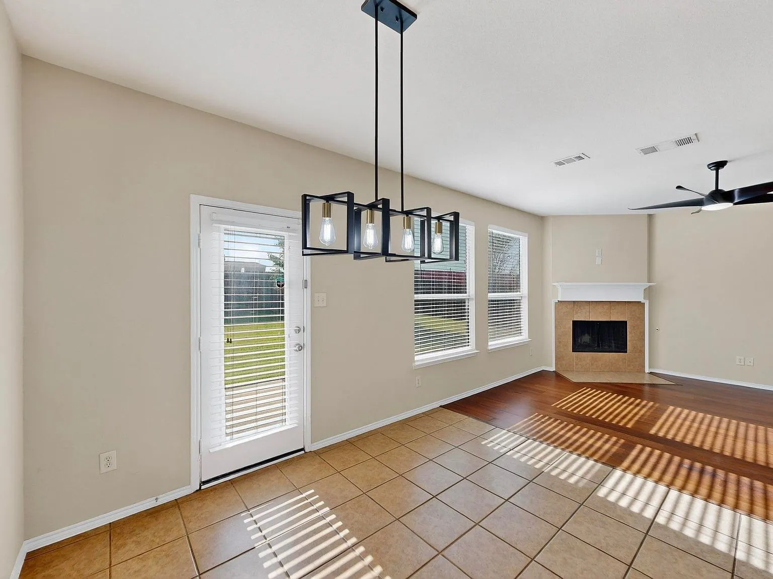 Single Family Residence For Rent in Tarrant County , 9906 Gessner Drive, Fort Worth, Texas 76244, 5 Bedroom, 4 Bathroom, 2 Garage spaces, 2,500 Sqft, built in 2006, mls#21354971, Real Estate Agent in Fort Worth, Homes For Rent in Tarrant county, Homes For Rent in Fort Worth, Realtor in Fort Worth Texas, Real Estate Brokerage Independent Realty Texas, Luminita Cordes Realtor