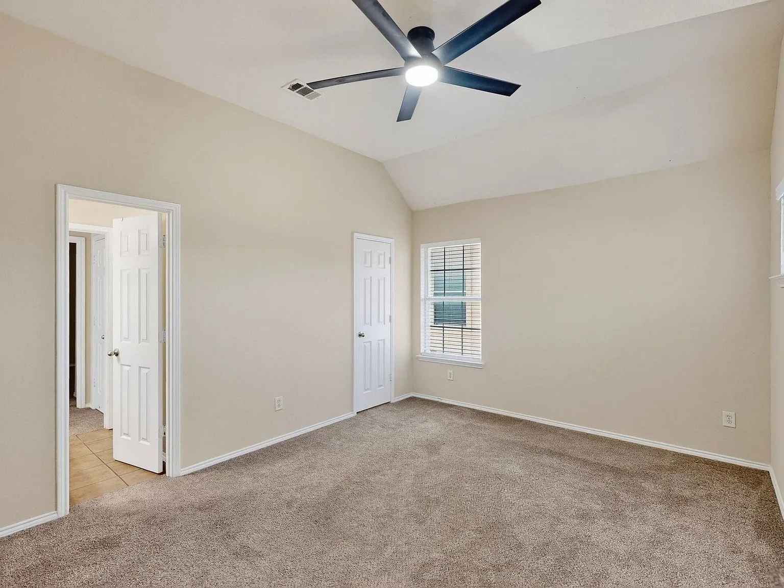 Single Family Residence For Rent in Tarrant County , 9906 Gessner Drive, Fort Worth, Texas 76244, 5 Bedroom, 4 Bathroom, 2 Garage spaces, 2,500 Sqft, built in 2006, mls#21354971, Real Estate Agent in Fort Worth, Homes For Rent in Tarrant county, Homes For Rent in Fort Worth, Realtor in Fort Worth Texas, Real Estate Brokerage Independent Realty Texas, Luminita Cordes Realtor