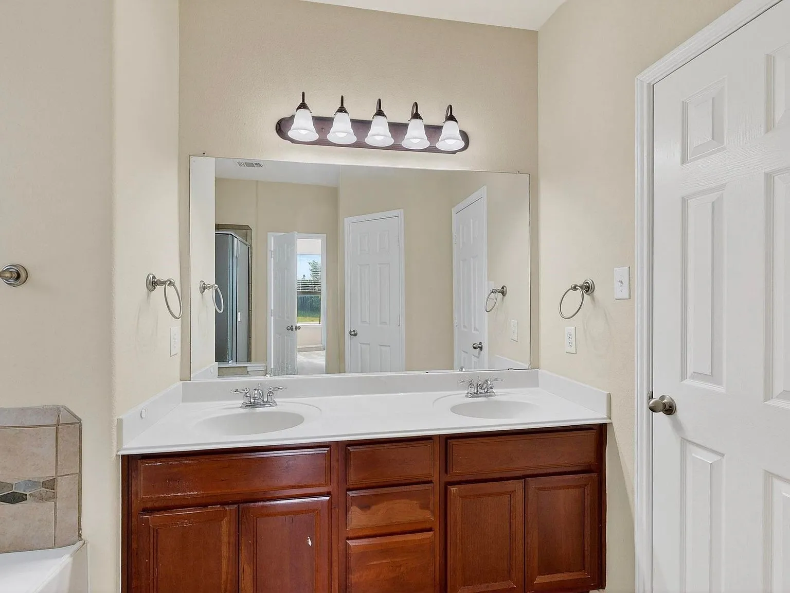 Single Family Residence For Rent in Tarrant County , 9906 Gessner Drive, Fort Worth, Texas 76244, 5 Bedroom, 4 Bathroom, 2 Garage spaces, 2,500 Sqft, built in 2006, mls#21354971, Real Estate Agent in Fort Worth, Homes For Rent in Tarrant county, Homes For Rent in Fort Worth, Realtor in Fort Worth Texas, Real Estate Brokerage Independent Realty Texas, Luminita Cordes Realtor