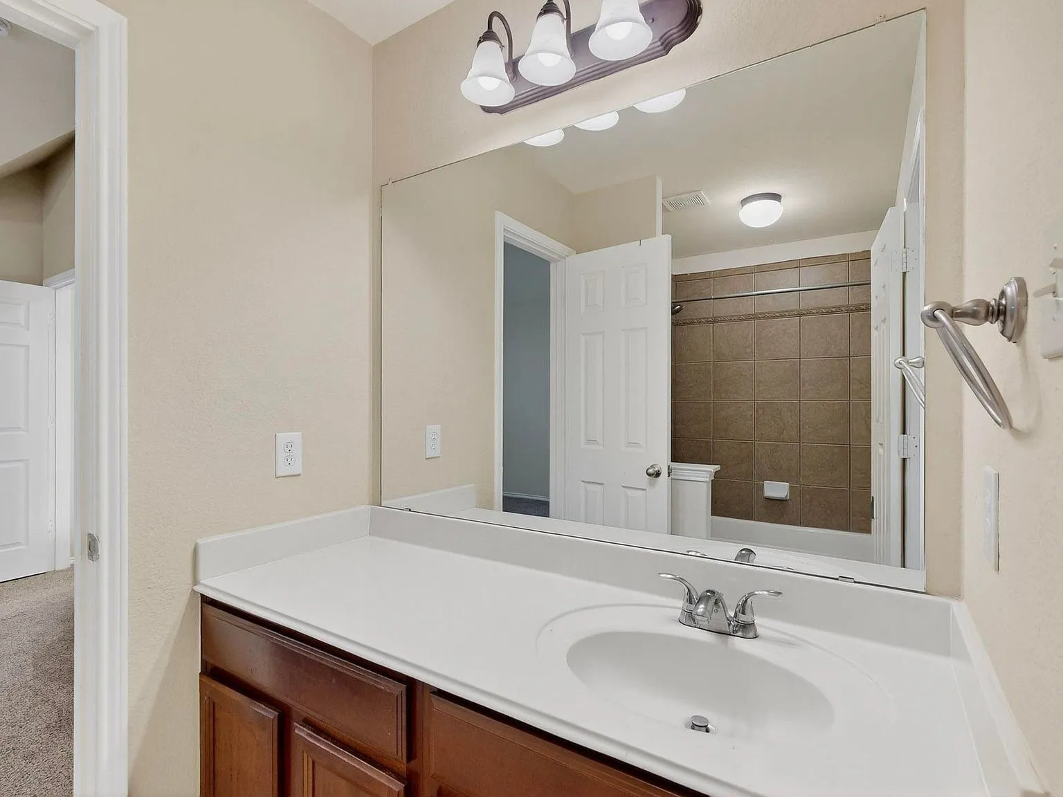 Single Family Residence For Rent in Tarrant County , 9906 Gessner Drive, Fort Worth, Texas 76244, 5 Bedroom, 4 Bathroom, 2 Garage spaces, 2,500 Sqft, built in 2006, mls#21354971, Real Estate Agent in Fort Worth, Homes For Rent in Tarrant county, Homes For Rent in Fort Worth, Realtor in Fort Worth Texas, Real Estate Brokerage Independent Realty Texas, Luminita Cordes Realtor