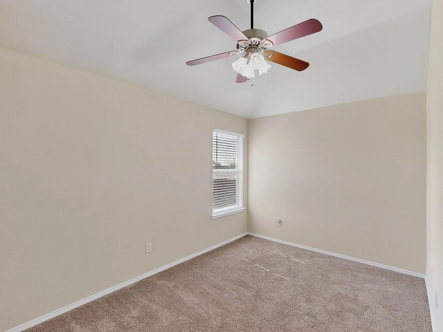 Single Family Residence For Rent in Tarrant County , 9906 Gessner Drive, Fort Worth, Texas 76244, 5 Bedroom, 4 Bathroom, 2 Garage spaces, 2,500 Sqft, built in 2006, mls#21354971, Real Estate Agent in Fort Worth, Homes For Rent in Tarrant county, Homes For Rent in Fort Worth, Realtor in Fort Worth Texas, Real Estate Brokerage Independent Realty Texas, Luminita Cordes Realtor