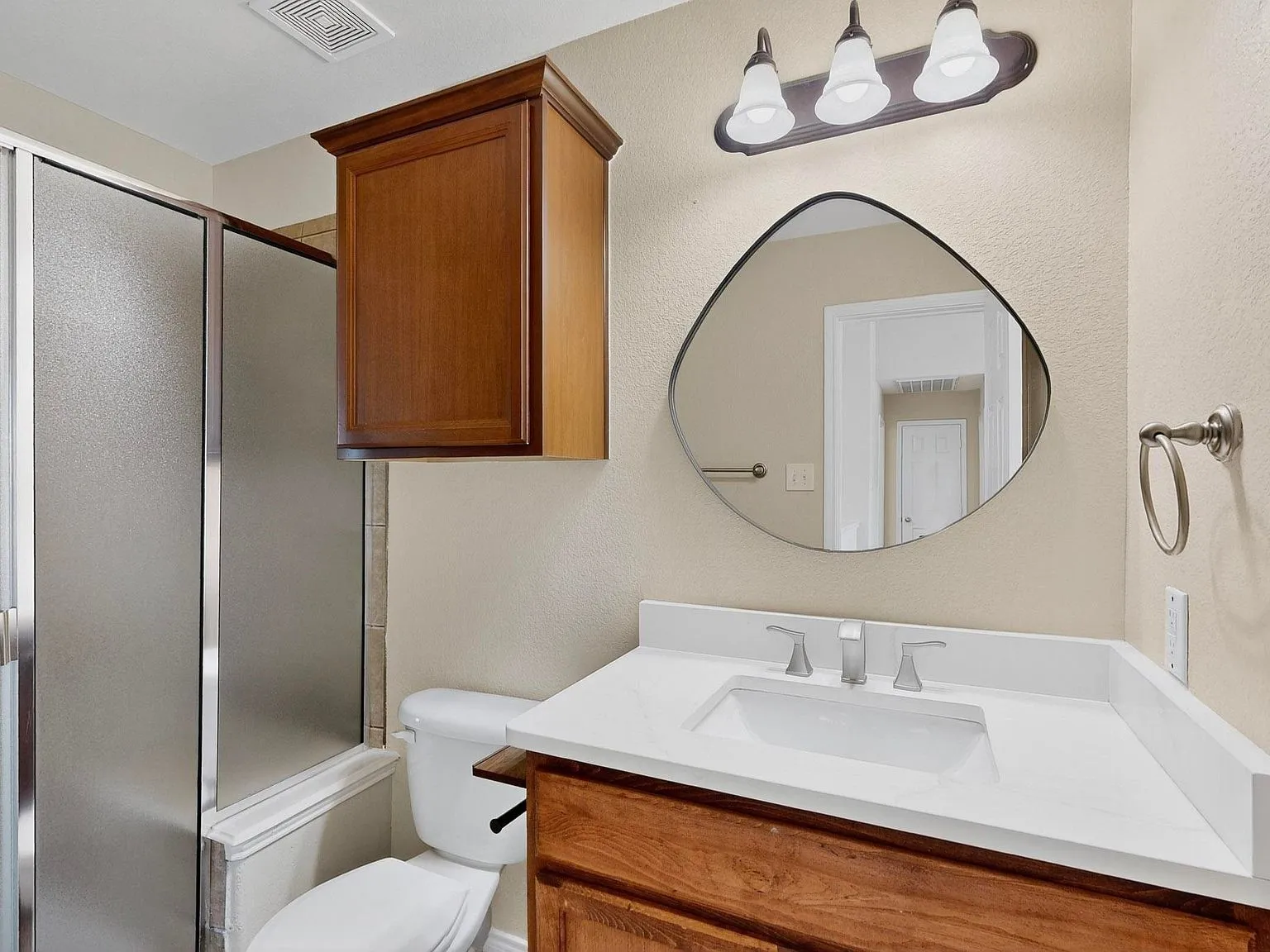 Single Family Residence For Rent in Tarrant County , 9906 Gessner Drive, Fort Worth, Texas 76244, 5 Bedroom, 4 Bathroom, 2 Garage spaces, 2,500 Sqft, built in 2006, mls#21354971, Real Estate Agent in Fort Worth, Homes For Rent in Tarrant county, Homes For Rent in Fort Worth, Realtor in Fort Worth Texas, Real Estate Brokerage Independent Realty Texas, Luminita Cordes Realtor