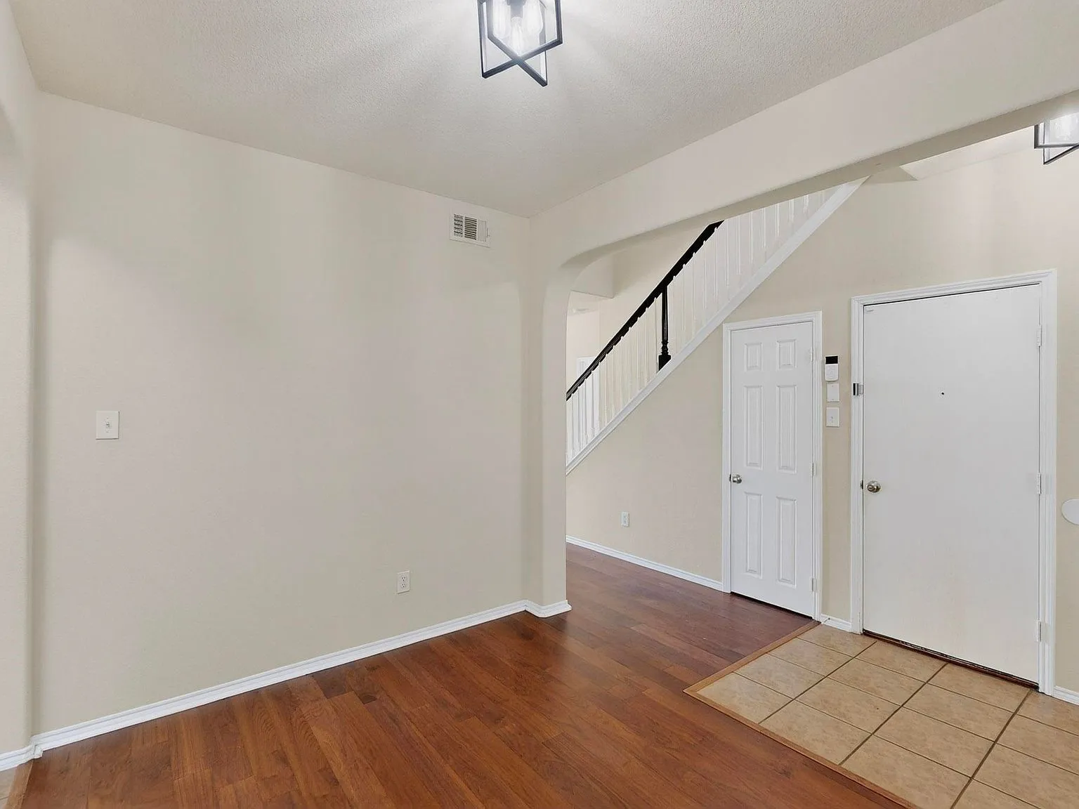 Single Family Residence For Rent in Tarrant County , 9906 Gessner Drive, Fort Worth, Texas 76244, 5 Bedroom, 4 Bathroom, 2 Garage spaces, 2,500 Sqft, built in 2006, mls#21354971, Real Estate Agent in Fort Worth, Homes For Rent in Tarrant county, Homes For Rent in Fort Worth, Realtor in Fort Worth Texas, Real Estate Brokerage Independent Realty Texas, Luminita Cordes Realtor