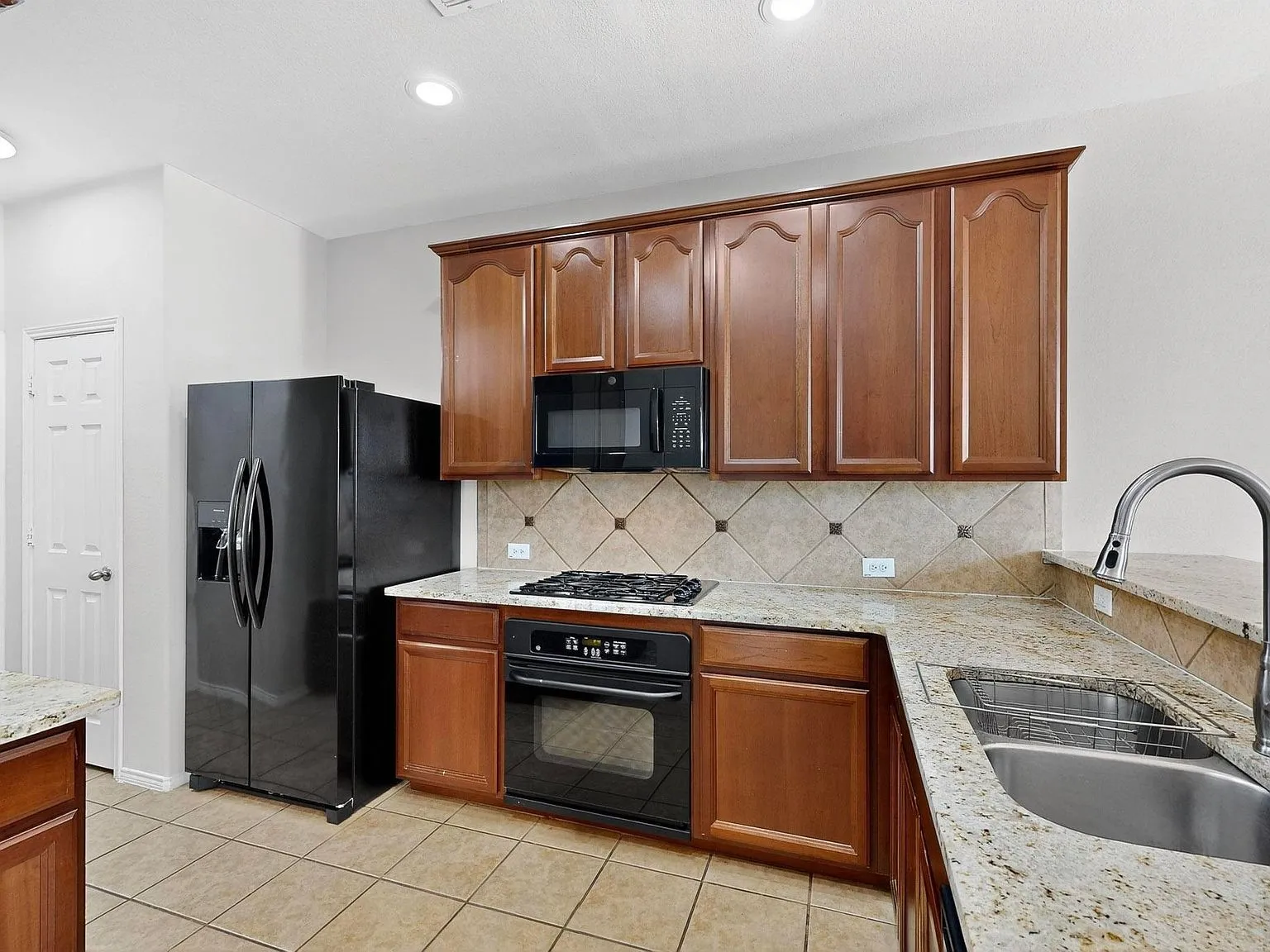 Single Family Residence For Rent in Tarrant County , 9906 Gessner Drive, Fort Worth, Texas 76244, 5 Bedroom, 4 Bathroom, 2 Garage spaces, 2,500 Sqft, built in 2006, mls#21354971, Real Estate Agent in Fort Worth, Homes For Rent in Tarrant county, Homes For Rent in Fort Worth, Realtor in Fort Worth Texas, Real Estate Brokerage Independent Realty Texas, Luminita Cordes Realtor