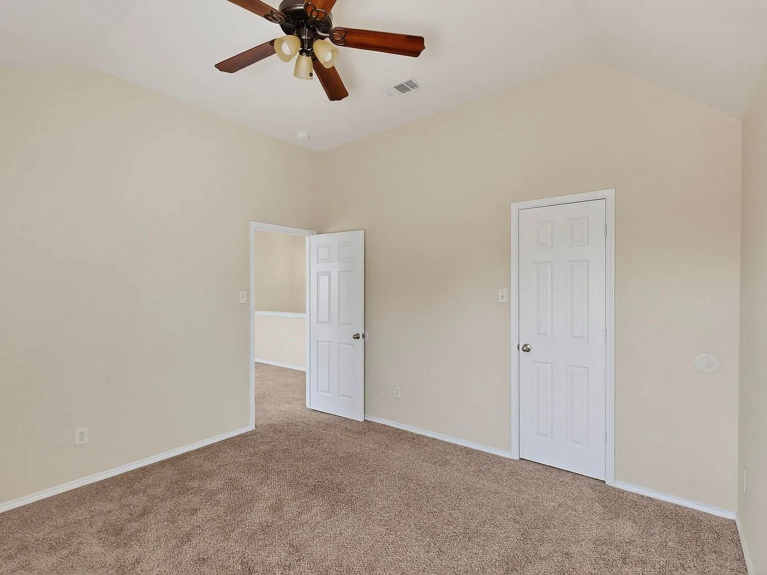 Single Family Residence For Rent in Tarrant County , 9906 Gessner Drive, Fort Worth, Texas 76244, 5 Bedroom, 4 Bathroom, 2 Garage spaces, 2,500 Sqft, built in 2006, mls#21354971, Real Estate Agent in Fort Worth, Homes For Rent in Tarrant county, Homes For Rent in Fort Worth, Realtor in Fort Worth Texas, Real Estate Brokerage Independent Realty Texas, Luminita Cordes Realtor
