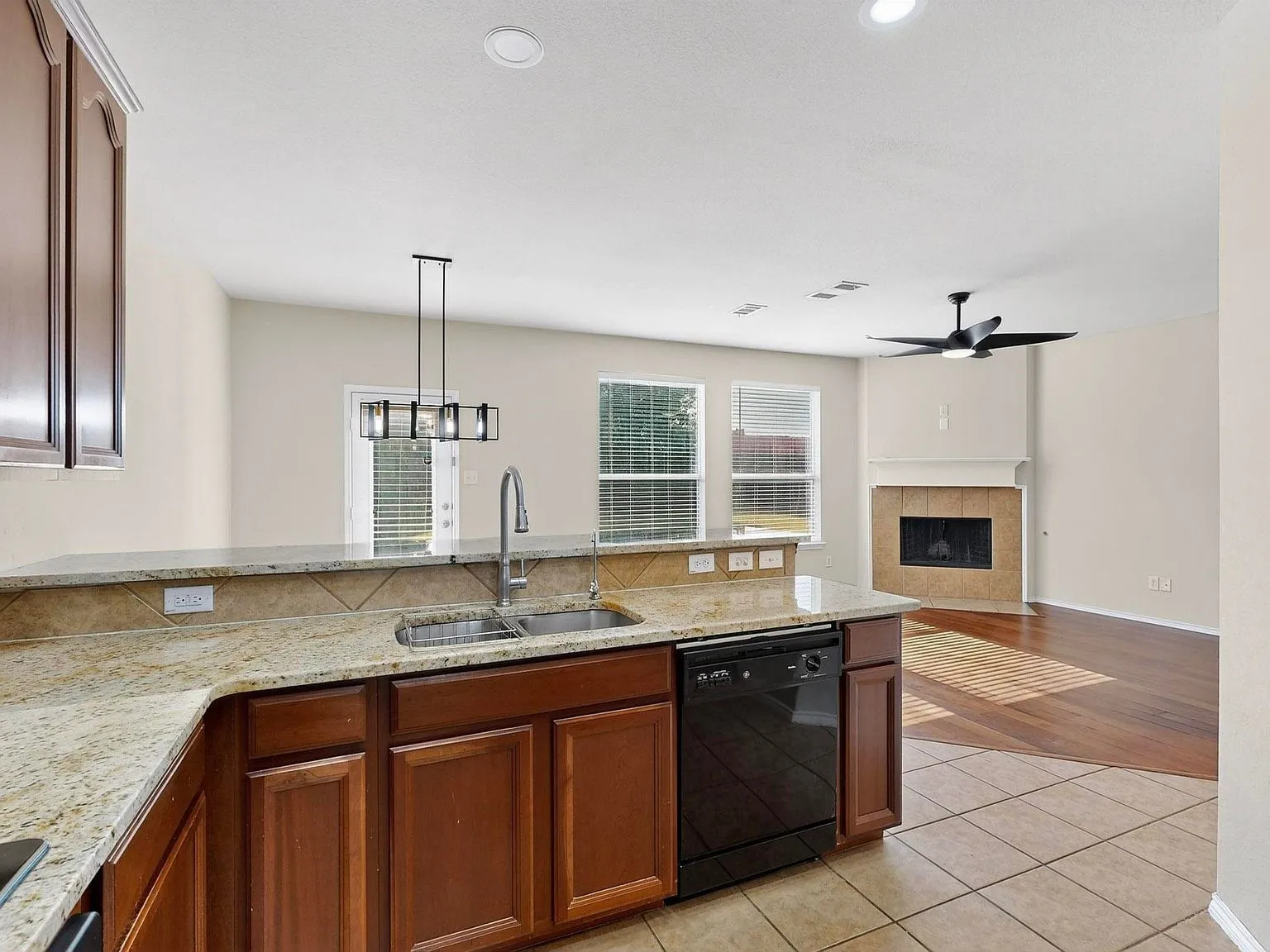 Single Family Residence For Rent in Tarrant County , 9906 Gessner Drive, Fort Worth, Texas 76244, 5 Bedroom, 4 Bathroom, 2 Garage spaces, 2,500 Sqft, built in 2006, mls#21354971, Real Estate Agent in Fort Worth, Homes For Rent in Tarrant county, Homes For Rent in Fort Worth, Realtor in Fort Worth Texas, Real Estate Brokerage Independent Realty Texas, Luminita Cordes Realtor