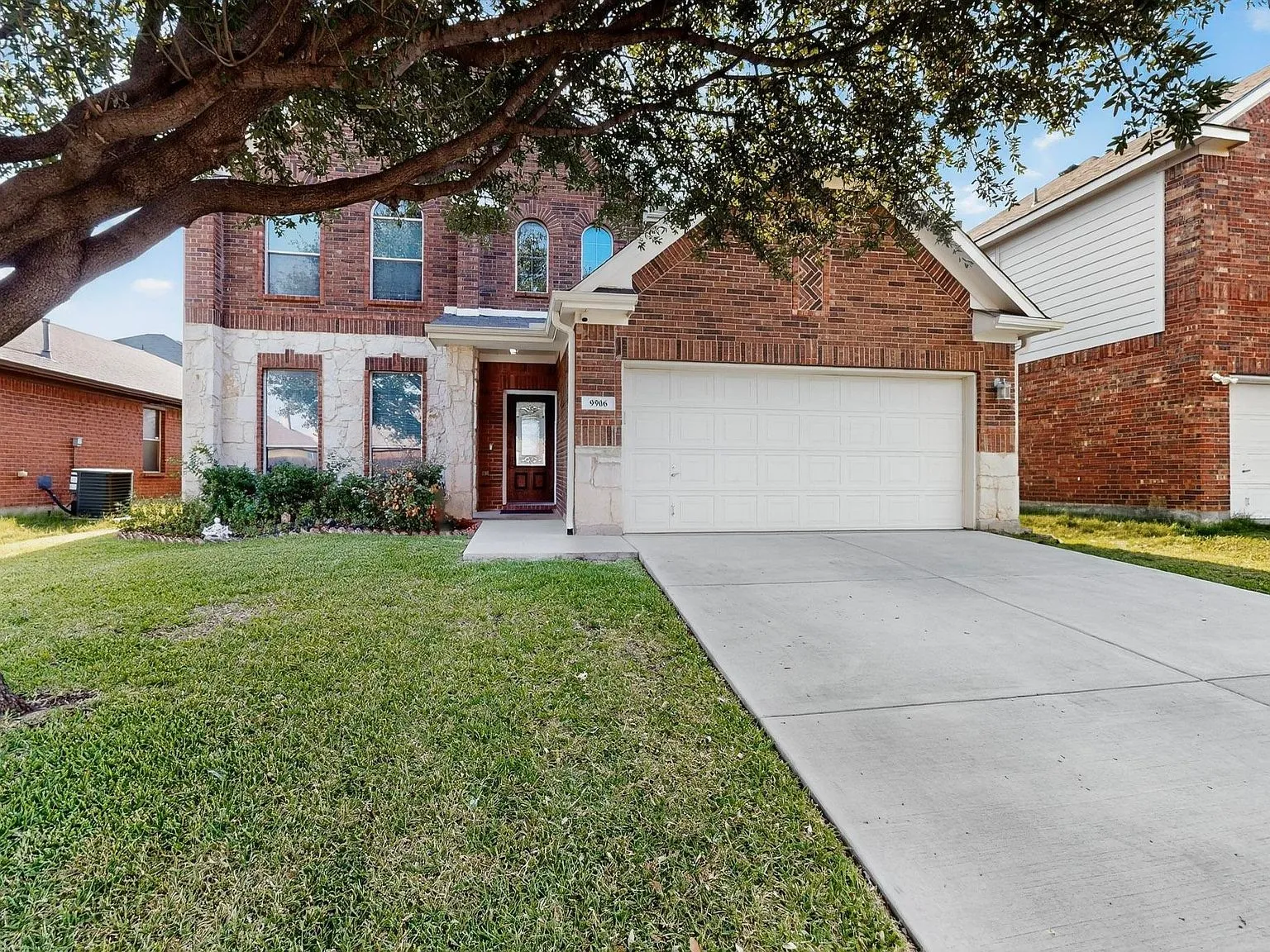 Single Family Residence For Rent in Tarrant County , 9906 Gessner Drive, Fort Worth, Texas 76244, 5 Bedroom, 4 Bathroom, 2 Garage spaces, 2,500 Sqft, built in 2006, mls#21354971, Real Estate Agent in Fort Worth, Homes For Rent in Tarrant county, Homes For Rent in Fort Worth, Realtor in Fort Worth Texas, Real Estate Brokerage Independent Realty Texas, Luminita Cordes Realtor