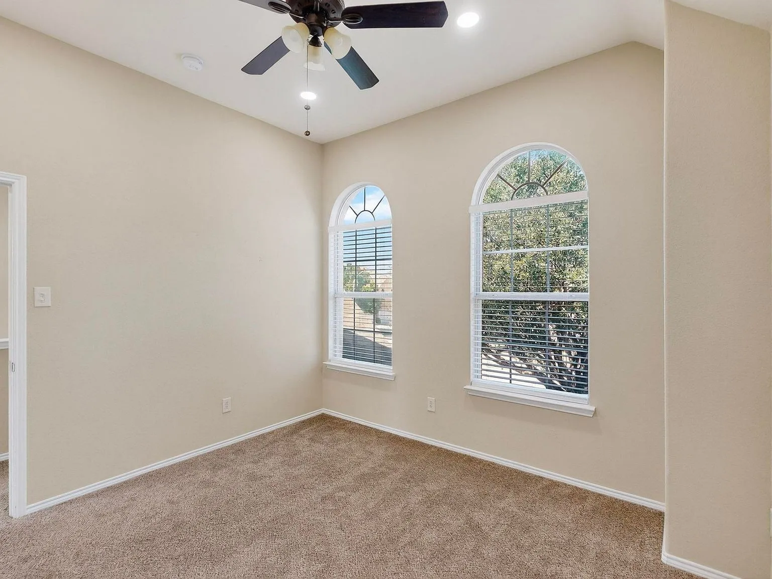 Single Family Residence For Rent in Tarrant County , 9906 Gessner Drive, Fort Worth, Texas 76244, 5 Bedroom, 4 Bathroom, 2 Garage spaces, 2,500 Sqft, built in 2006, mls#21354971, Real Estate Agent in Fort Worth, Homes For Rent in Tarrant county, Homes For Rent in Fort Worth, Realtor in Fort Worth Texas, Real Estate Brokerage Independent Realty Texas, Luminita Cordes Realtor