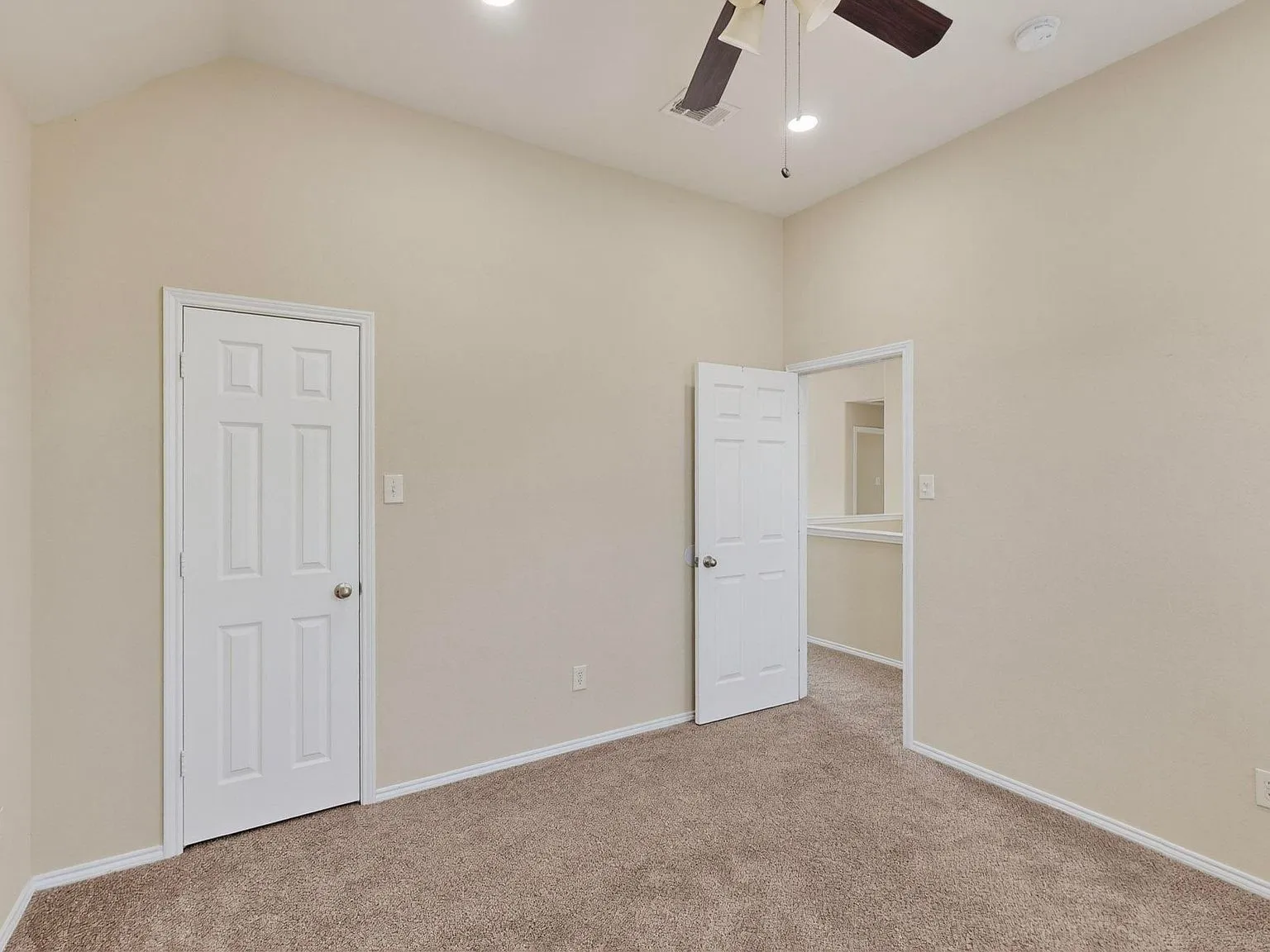 Single Family Residence For Rent in Tarrant County , 9906 Gessner Drive, Fort Worth, Texas 76244, 5 Bedroom, 4 Bathroom, 2 Garage spaces, 2,500 Sqft, built in 2006, mls#21354971, Real Estate Agent in Fort Worth, Homes For Rent in Tarrant county, Homes For Rent in Fort Worth, Realtor in Fort Worth Texas, Real Estate Brokerage Independent Realty Texas, Luminita Cordes Realtor