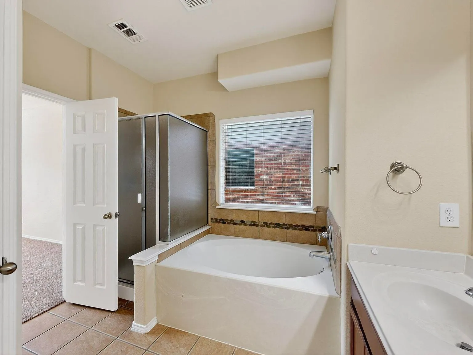 Single Family Residence For Rent in Tarrant County , 9906 Gessner Drive, Fort Worth, Texas 76244, 5 Bedroom, 4 Bathroom, 2 Garage spaces, 2,500 Sqft, built in 2006, mls#21354971, Real Estate Agent in Fort Worth, Homes For Rent in Tarrant county, Homes For Rent in Fort Worth, Realtor in Fort Worth Texas, Real Estate Brokerage Independent Realty Texas, Luminita Cordes Realtor
