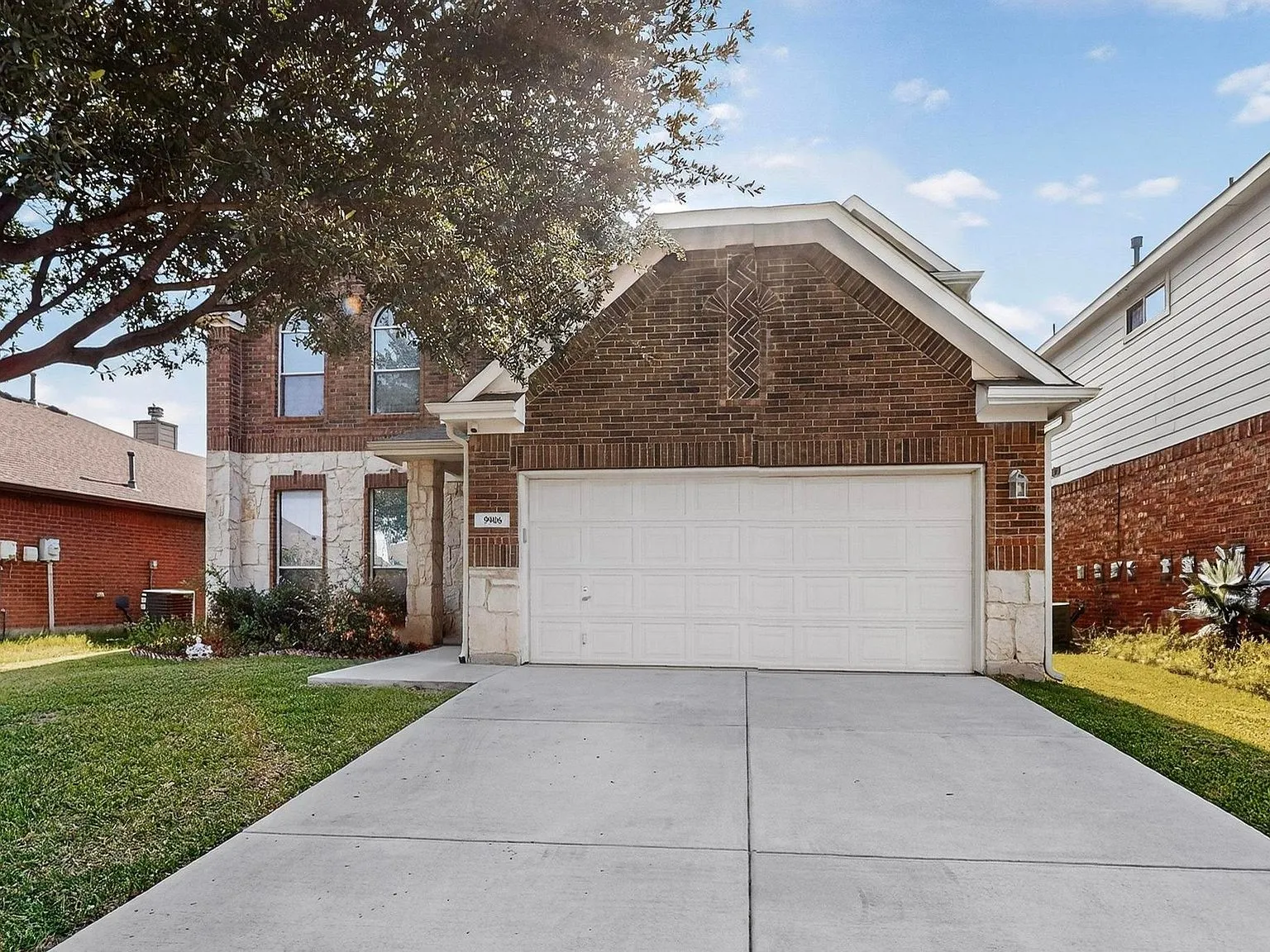 Single Family Residence For Rent in Tarrant County , 9906 Gessner Drive, Fort Worth, Texas 76244, 5 Bedroom, 4 Bathroom, 2 Garage spaces, 2,500 Sqft, built in 2006, mls#21354971, Real Estate Agent in Fort Worth, Homes For Rent in Tarrant county, Homes For Rent in Fort Worth, Realtor in Fort Worth Texas, Real Estate Brokerage Independent Realty Texas, Luminita Cordes Realtor
