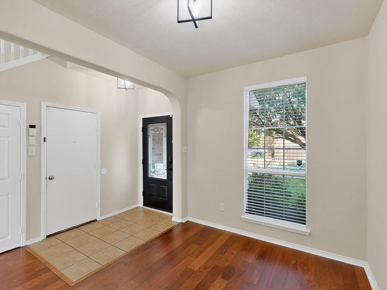 Single Family Residence For Rent in Tarrant County , 9906 Gessner Drive, Fort Worth, Texas 76244, 5 Bedroom, 4 Bathroom, 2 Garage spaces, 2,500 Sqft, built in 2006, mls#21354971, Real Estate Agent in Fort Worth, Homes For Rent in Tarrant county, Homes For Rent in Fort Worth, Realtor in Fort Worth Texas, Real Estate Brokerage Independent Realty Texas, Luminita Cordes Realtor
