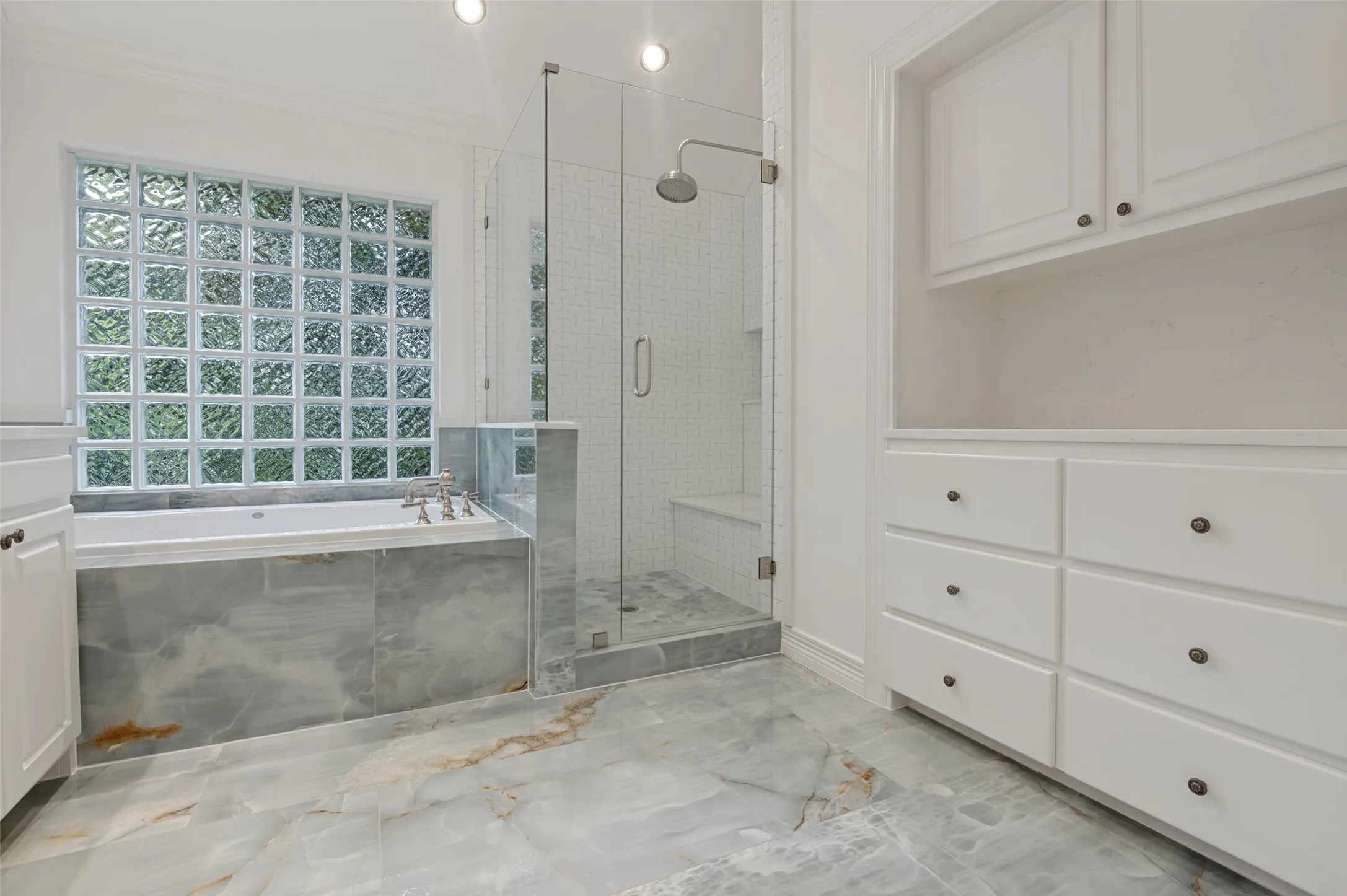 Single Family Residence For Sale in Dallas County , 2205 Boll Street A, Dallas, Texas 75204, 3 Bedroom, 4 Bathroom, 2 Garage spaces, 3,480 Sqft, built in 1998, mls#21341440, Real Estate Agent in Dallas, Homes For Sale in Dallas county, Homes For Sale in Dallas, Realtor in Dallas Texas, Real Estate Brokerage Independent Realty Texas, Luminita Cordes Realtor