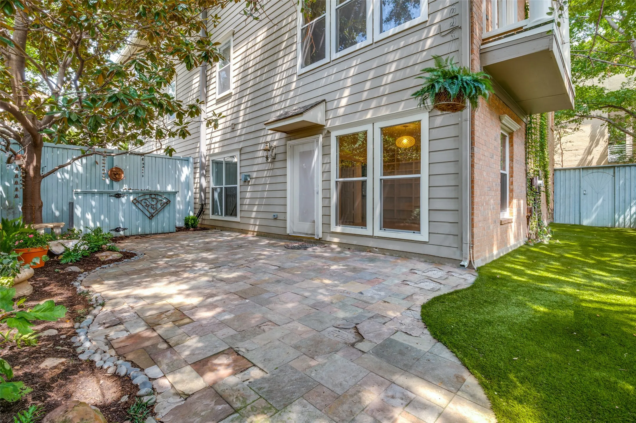 Single Family Residence For Sale in Dallas County , 2205 Boll Street A, Dallas, Texas 75204, 3 Bedroom, 4 Bathroom, 2 Garage spaces, 3,480 Sqft, built in 1998, mls#21341440, Real Estate Agent in Dallas, Homes For Sale in Dallas county, Homes For Sale in Dallas, Realtor in Dallas Texas, Real Estate Brokerage Independent Realty Texas, Luminita Cordes Realtor