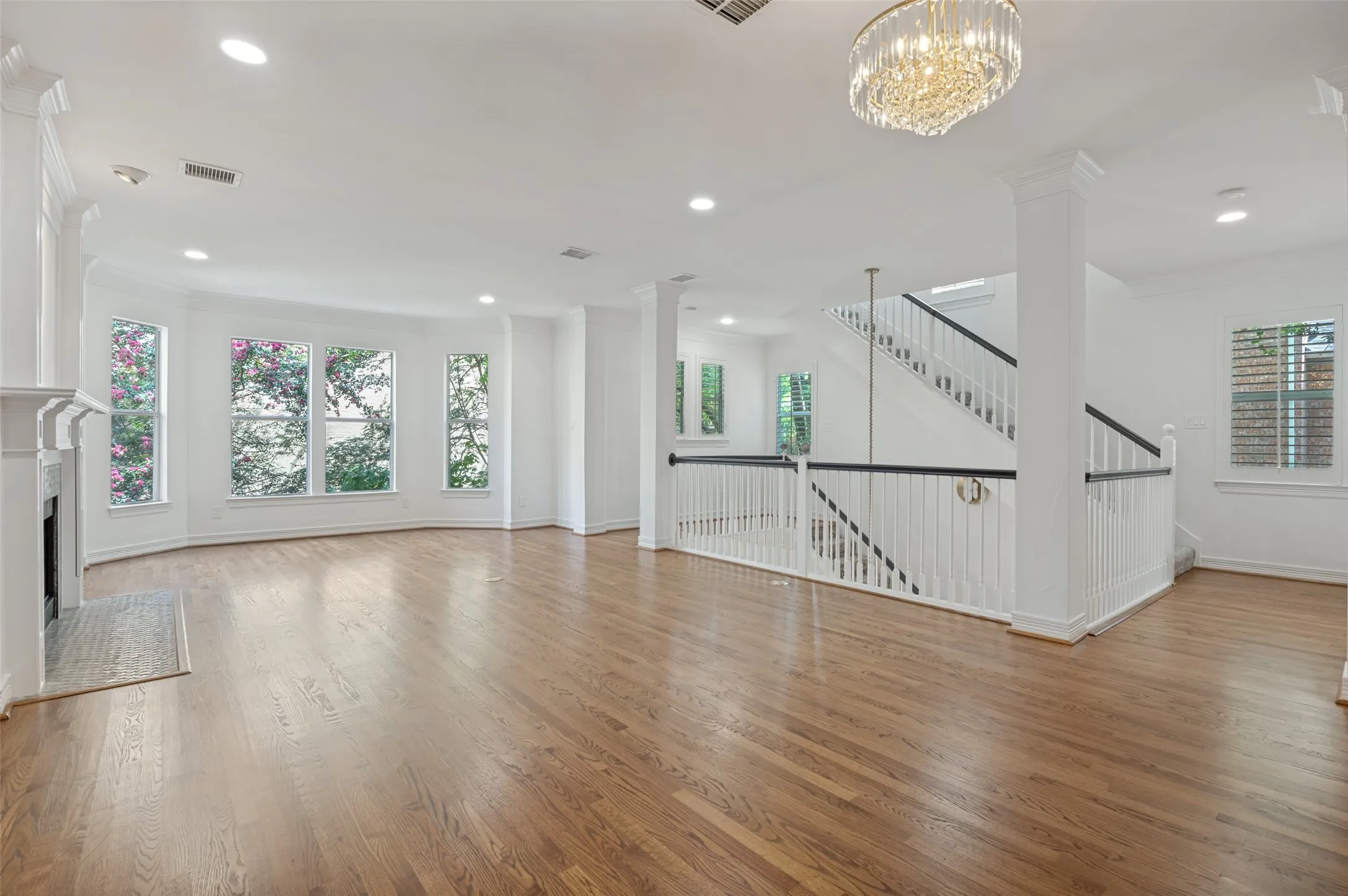 Single Family Residence For Sale in Dallas County , 2205 Boll Street A, Dallas, Texas 75204, 3 Bedroom, 4 Bathroom, 2 Garage spaces, 3,480 Sqft, built in 1998, mls#21341440, Real Estate Agent in Dallas, Homes For Sale in Dallas county, Homes For Sale in Dallas, Realtor in Dallas Texas, Real Estate Brokerage Independent Realty Texas, Luminita Cordes Realtor