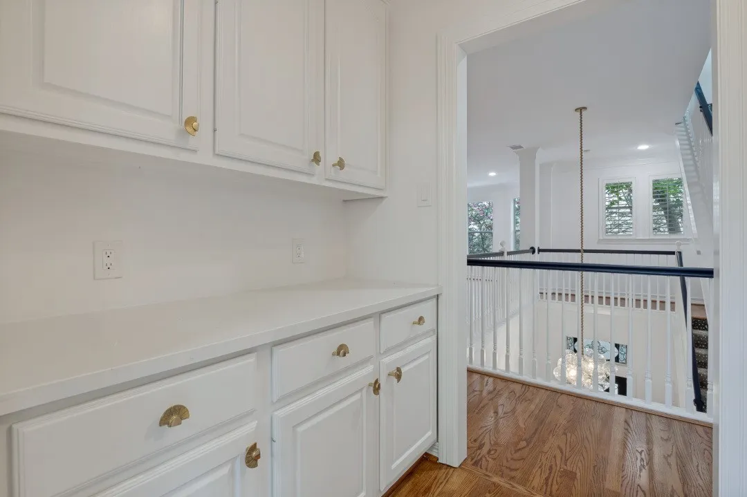 Single Family Residence For Sale in Dallas County , 2205 Boll Street A, Dallas, Texas 75204, 3 Bedroom, 4 Bathroom, 2 Garage spaces, 3,480 Sqft, built in 1998, mls#21341440, Real Estate Agent in Dallas, Homes For Sale in Dallas county, Homes For Sale in Dallas, Realtor in Dallas Texas, Real Estate Brokerage Independent Realty Texas, Luminita Cordes Realtor