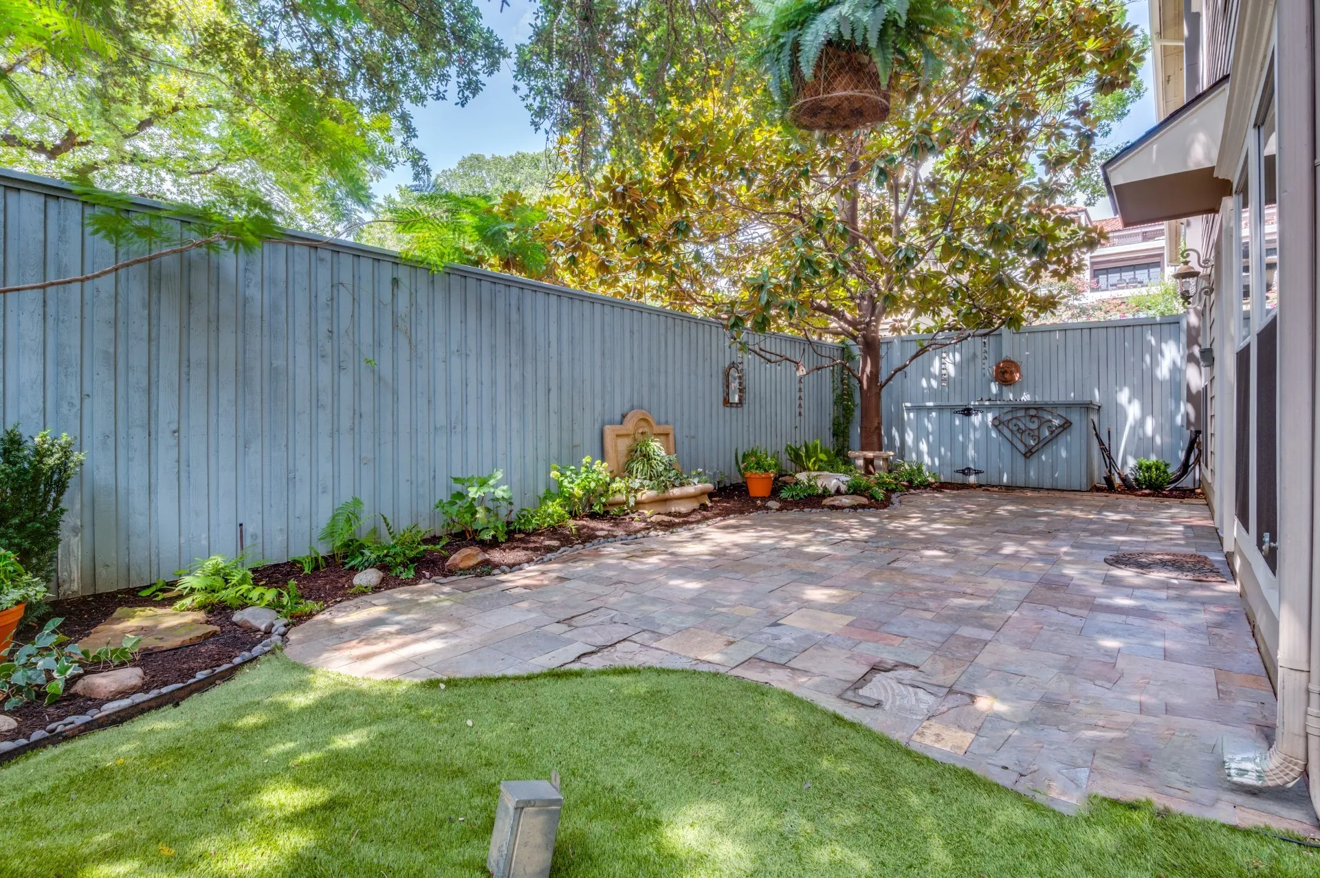 Single Family Residence For Sale in Dallas County , 2205 Boll Street A, Dallas, Texas 75204, 3 Bedroom, 4 Bathroom, 2 Garage spaces, 3,480 Sqft, built in 1998, mls#21341440, Real Estate Agent in Dallas, Homes For Sale in Dallas county, Homes For Sale in Dallas, Realtor in Dallas Texas, Real Estate Brokerage Independent Realty Texas, Luminita Cordes Realtor