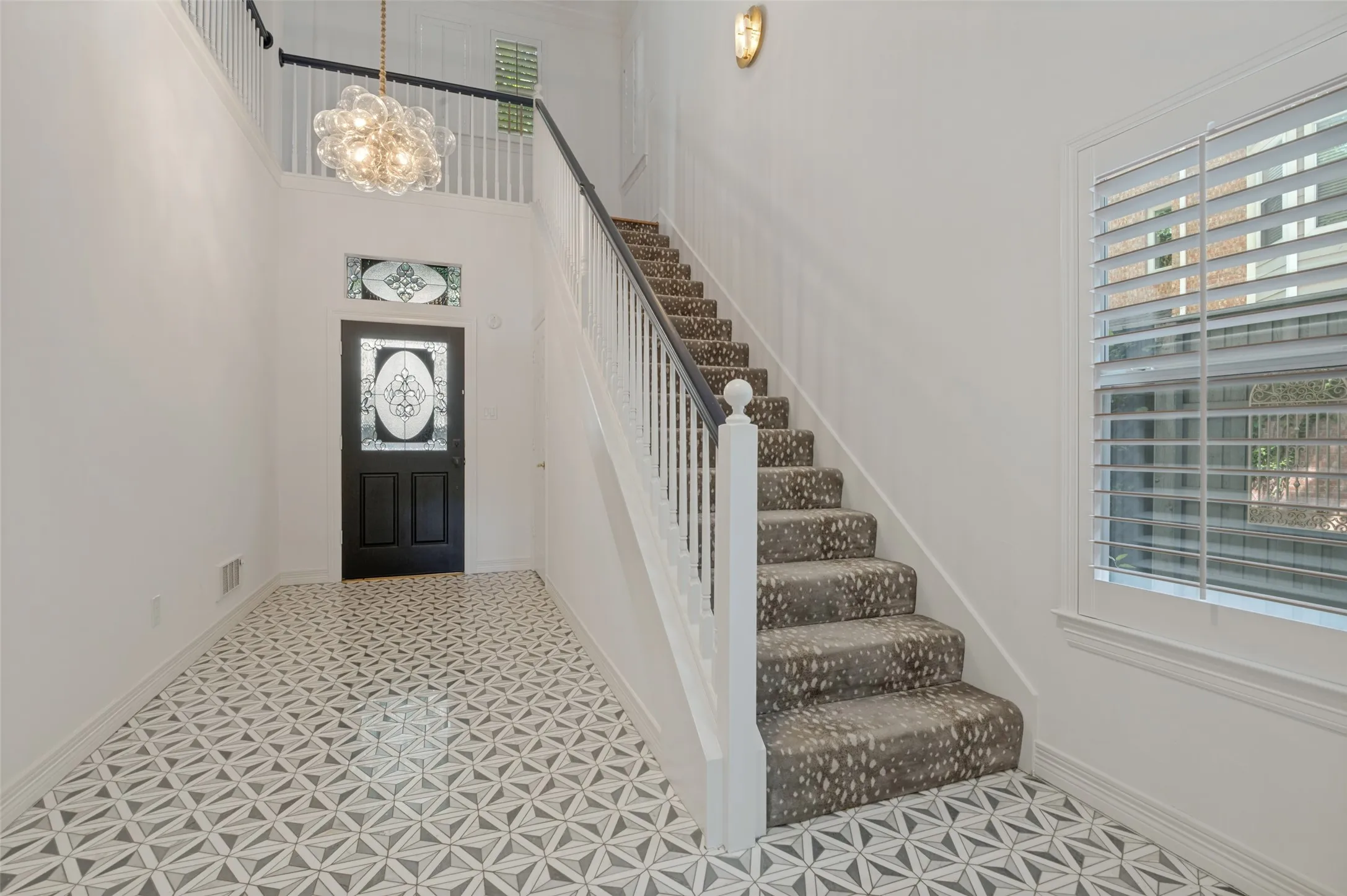 Single Family Residence For Sale in Dallas County , 2205 Boll Street A, Dallas, Texas 75204, 3 Bedroom, 4 Bathroom, 2 Garage spaces, 3,480 Sqft, built in 1998, mls#21341440, Real Estate Agent in Dallas, Homes For Sale in Dallas county, Homes For Sale in Dallas, Realtor in Dallas Texas, Real Estate Brokerage Independent Realty Texas, Luminita Cordes Realtor