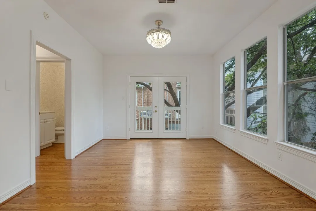 Single Family Residence For Sale in Dallas County , 2205 Boll Street A, Dallas, Texas 75204, 3 Bedroom, 4 Bathroom, 2 Garage spaces, 3,480 Sqft, built in 1998, mls#21341440, Real Estate Agent in Dallas, Homes For Sale in Dallas county, Homes For Sale in Dallas, Realtor in Dallas Texas, Real Estate Brokerage Independent Realty Texas, Luminita Cordes Realtor