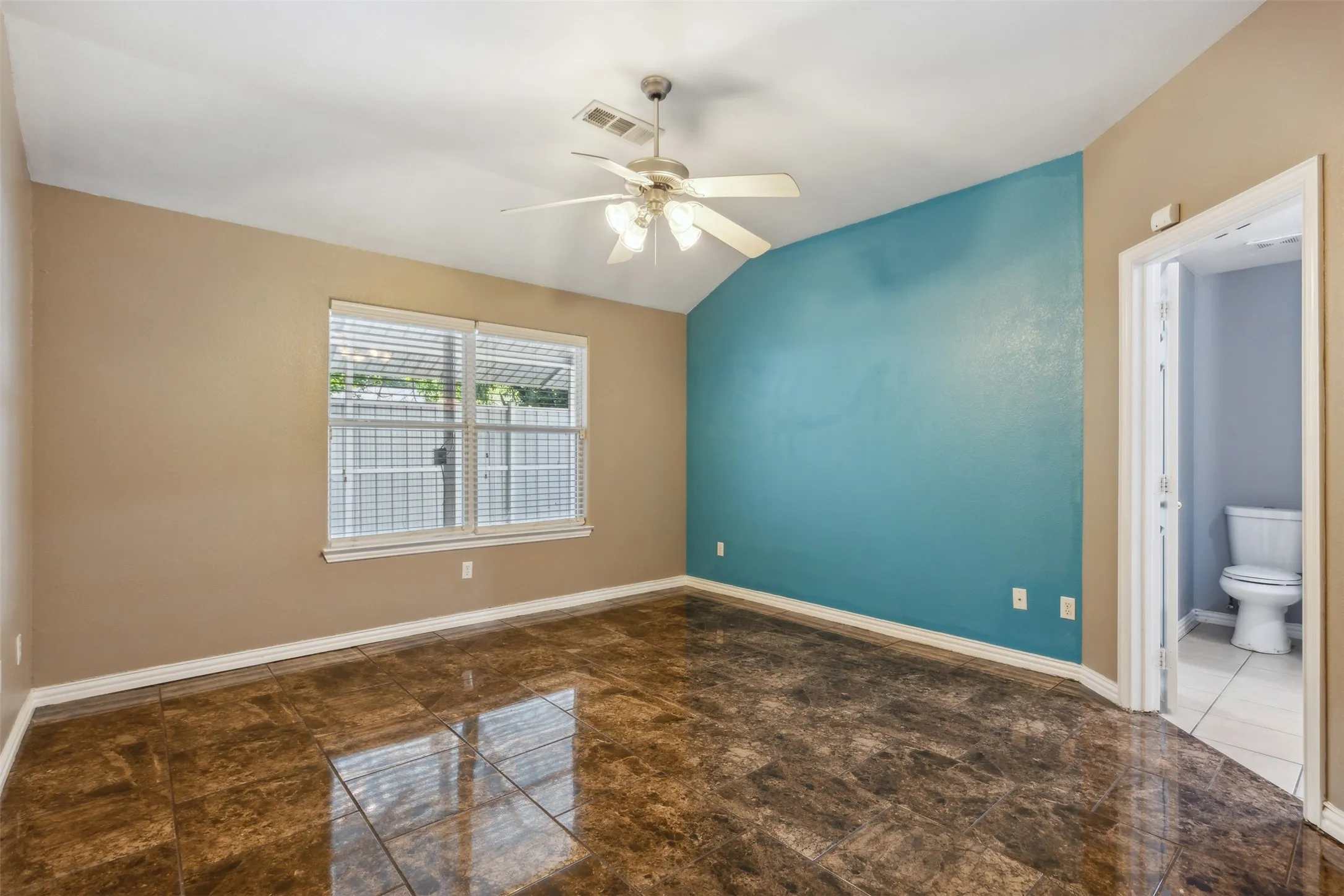 Tiled spare room with ceiling fan
