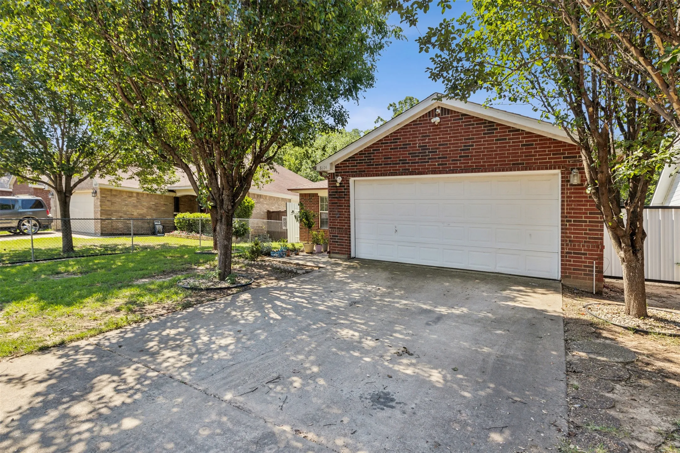 Single Family Residence For Sale in Dallas County , 8614 Torreon Court, Dallas, Texas 75217, 4 Bedroom, 2 Bathroom, 2 Garage spaces, 1,693 Sqft, built in 2004, mls#21343670, Real Estate Agent in Dallas, Homes For Sale in Dallas county, Homes For Sale in Dallas, Realtor in Dallas Texas, Real Estate Brokerage Independent Realty Texas, Luminita Cordes Realtor