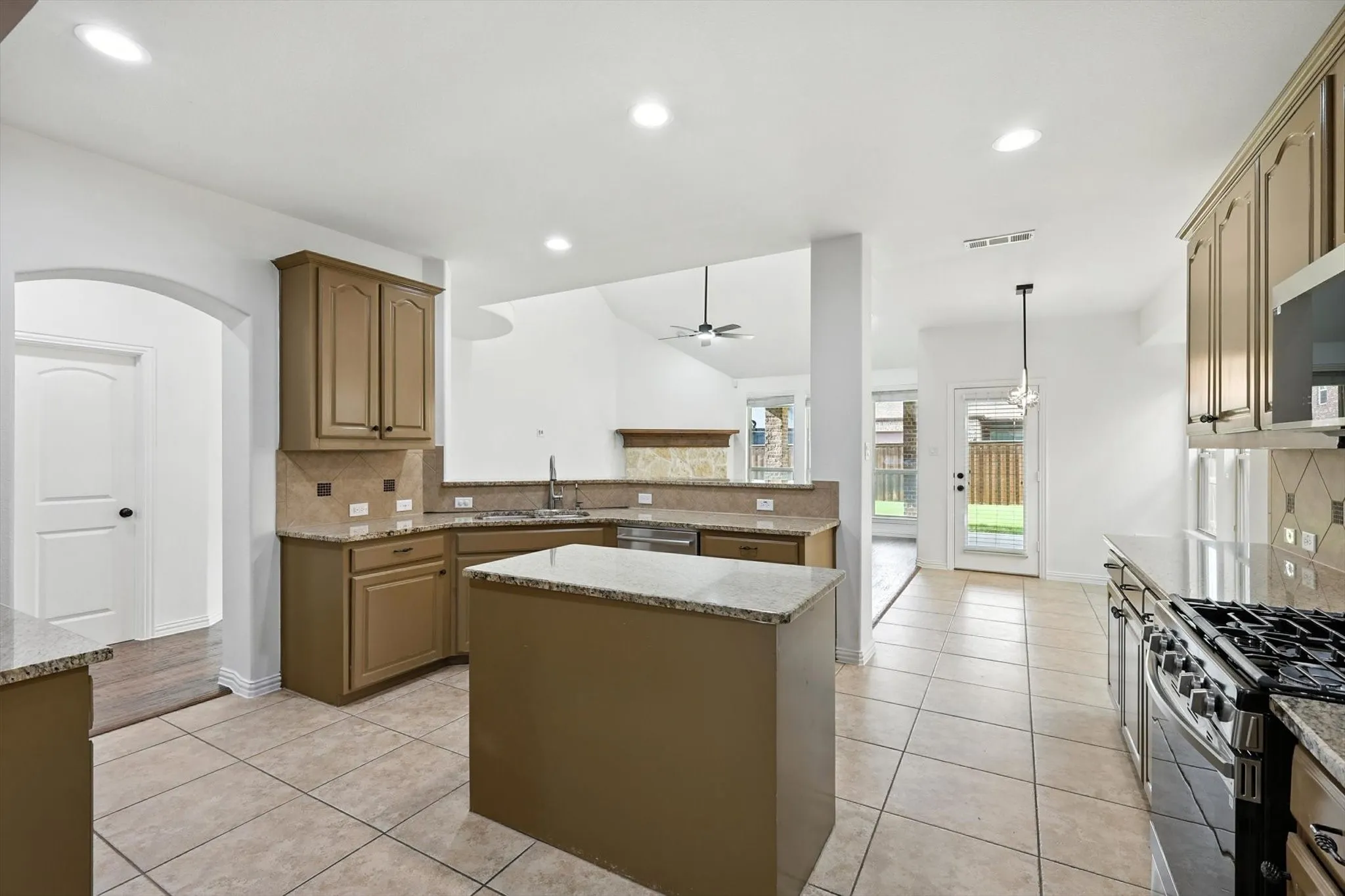 Single Family Residence For Rent in Collin County , 10421 Sexton Drive, Mc Kinney, Texas 75072, 4 Bedroom, 4 Bathroom, 2 Garage spaces, 3,678 Sqft, built in 2010, mls#21356084, Real Estate Agent in Mc Kinney, Homes For Rent in Collin county, Homes For Rent in Mc Kinney, Realtor in Mc Kinney Texas, Real Estate Brokerage Independent Realty Texas, Luminita Cordes Realtor