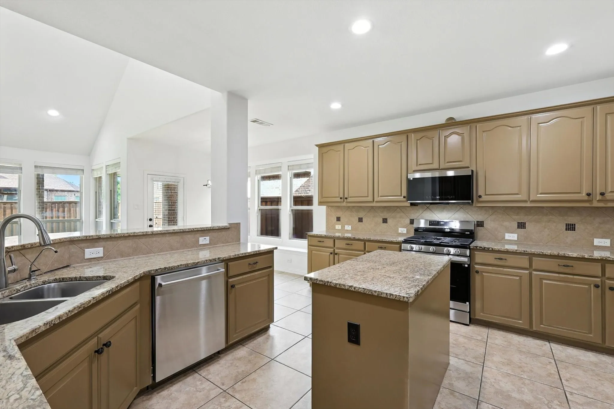 Single Family Residence For Rent in Collin County , 10421 Sexton Drive, Mc Kinney, Texas 75072, 4 Bedroom, 4 Bathroom, 2 Garage spaces, 3,678 Sqft, built in 2010, mls#21356084, Real Estate Agent in Mc Kinney, Homes For Rent in Collin county, Homes For Rent in Mc Kinney, Realtor in Mc Kinney Texas, Real Estate Brokerage Independent Realty Texas, Luminita Cordes Realtor